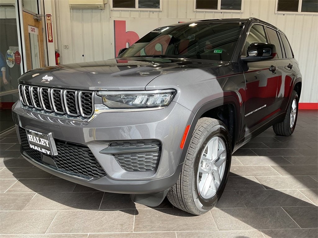 New 2025 Jeep Grand Cherokee Laredo SUV