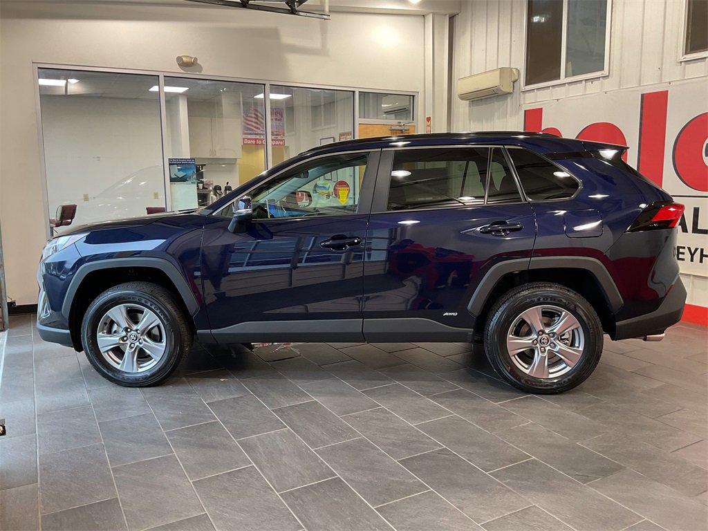 2025 Toyota RAV4 Hybrid XLE photo 3