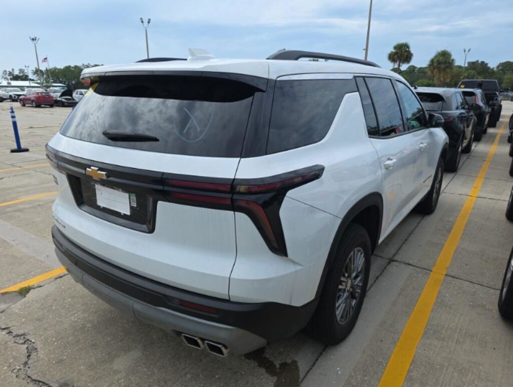 Used 2025 Chevrolet Traverse LT SUV