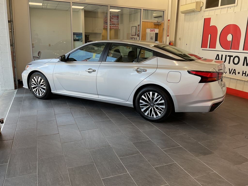 Used 2024 Nissan Altima 2.5 SV Sedan