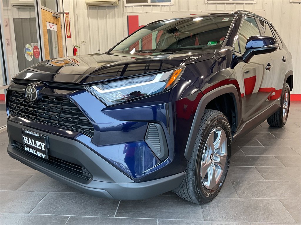 2025 Toyota RAV4 Hybrid XLE photo 2