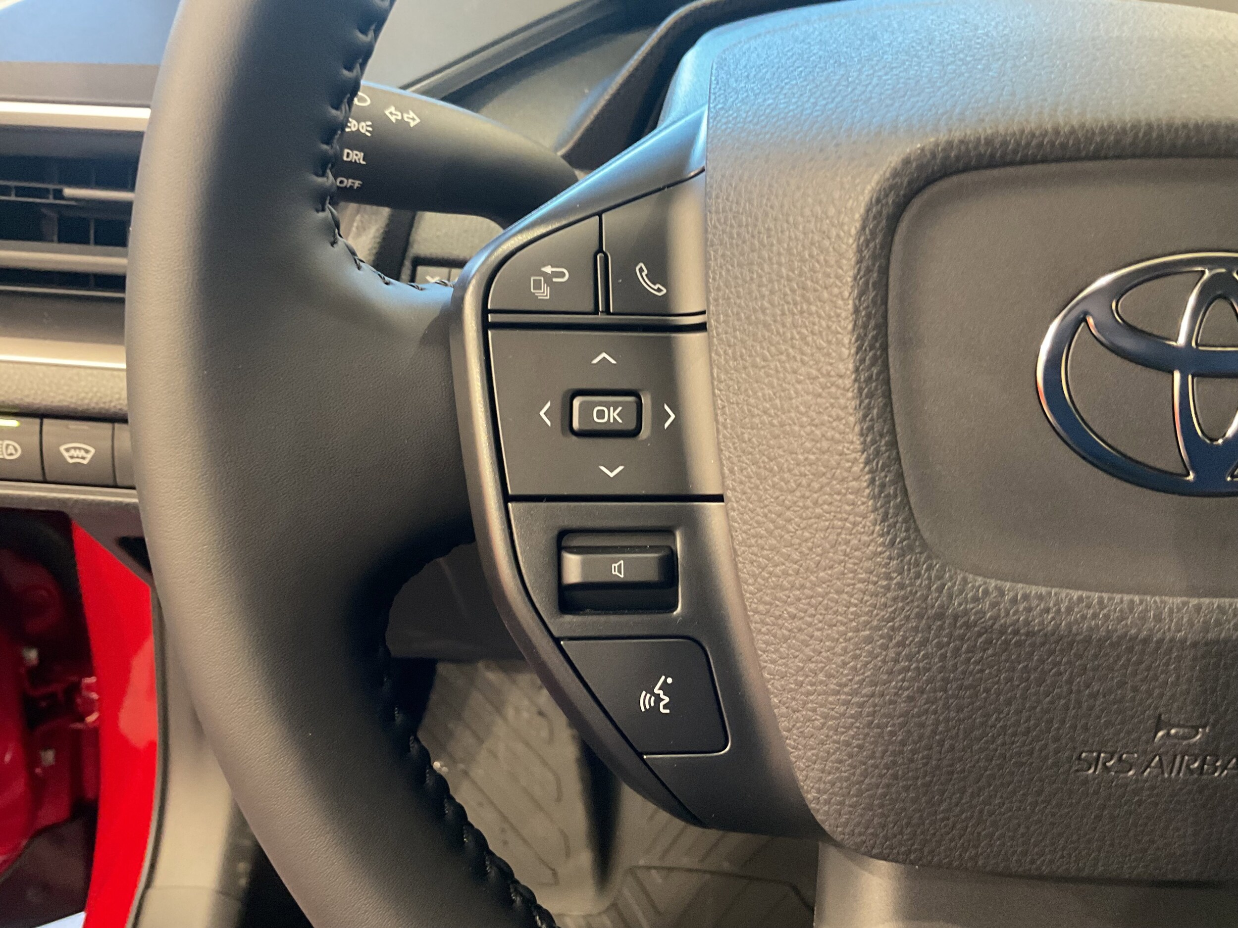 2026 Toyota Prius LE - Photo 17