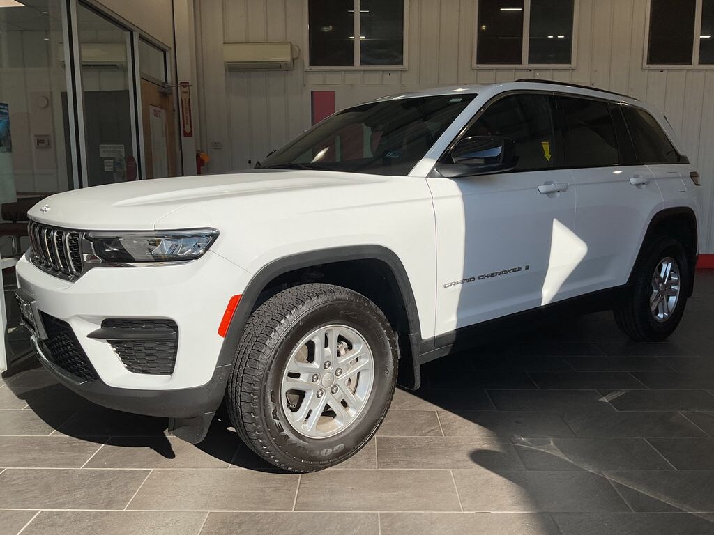 Used 2025 Jeep Grand Cherokee Laredo SUV