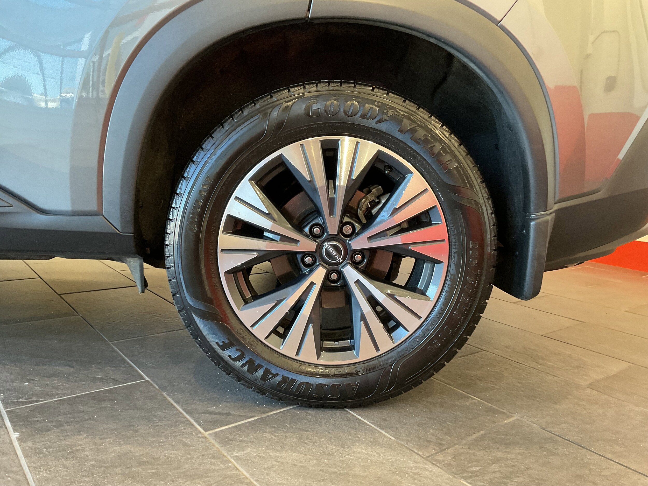 2023 Nissan Rogue SV photo 2