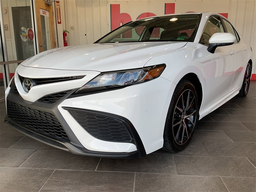 2024 Toyota Camry SE photo 2
