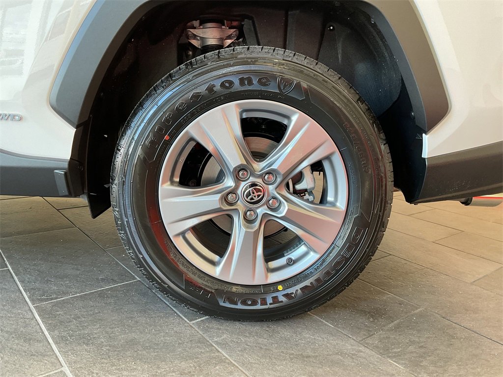 2025 Toyota RAV4 Hybrid XLE photo 2