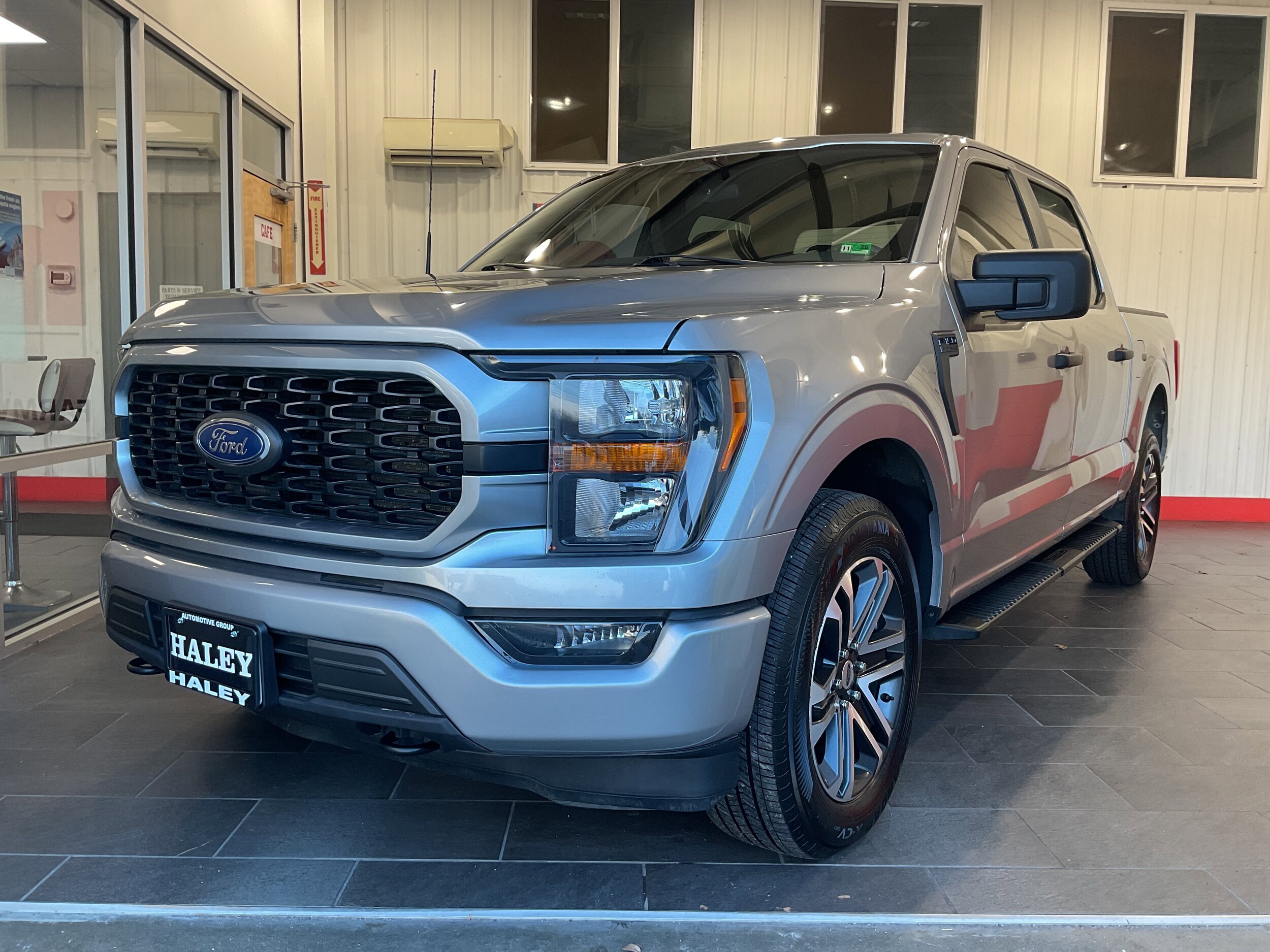 2023 Ford F-150 XL photo 2