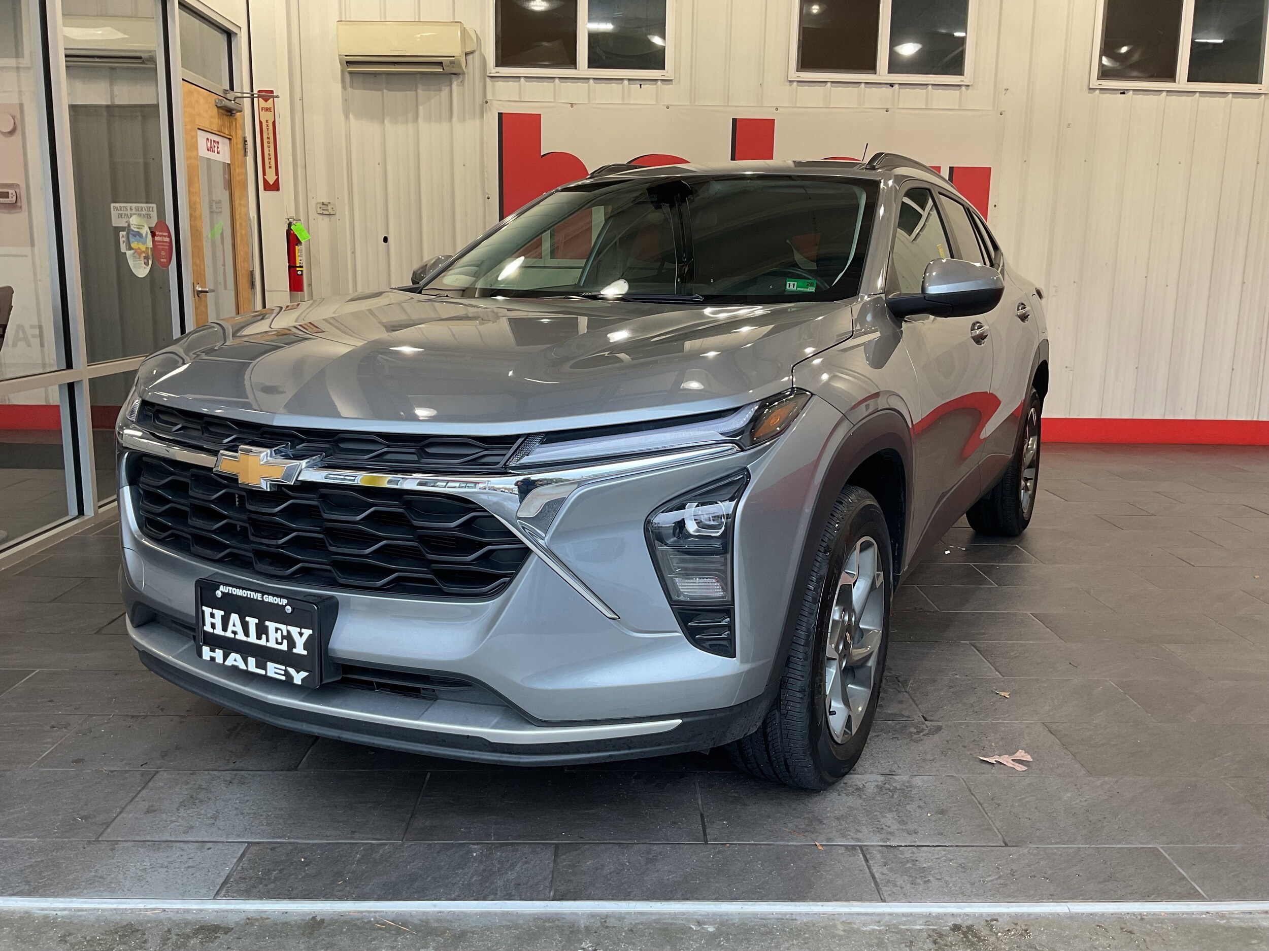 2024 Chevrolet Trax LT photo 2