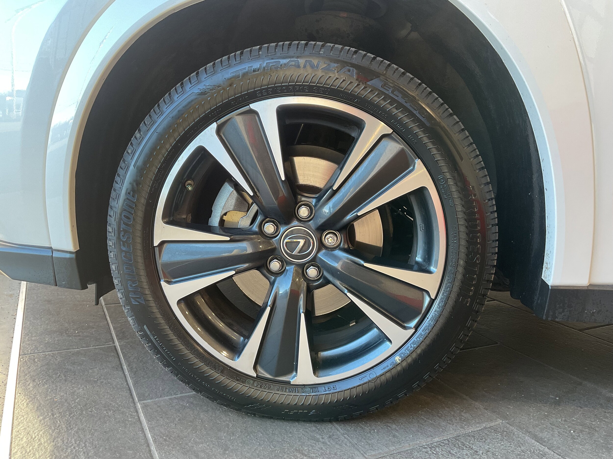 2022 Lexus UX 250h photo 4