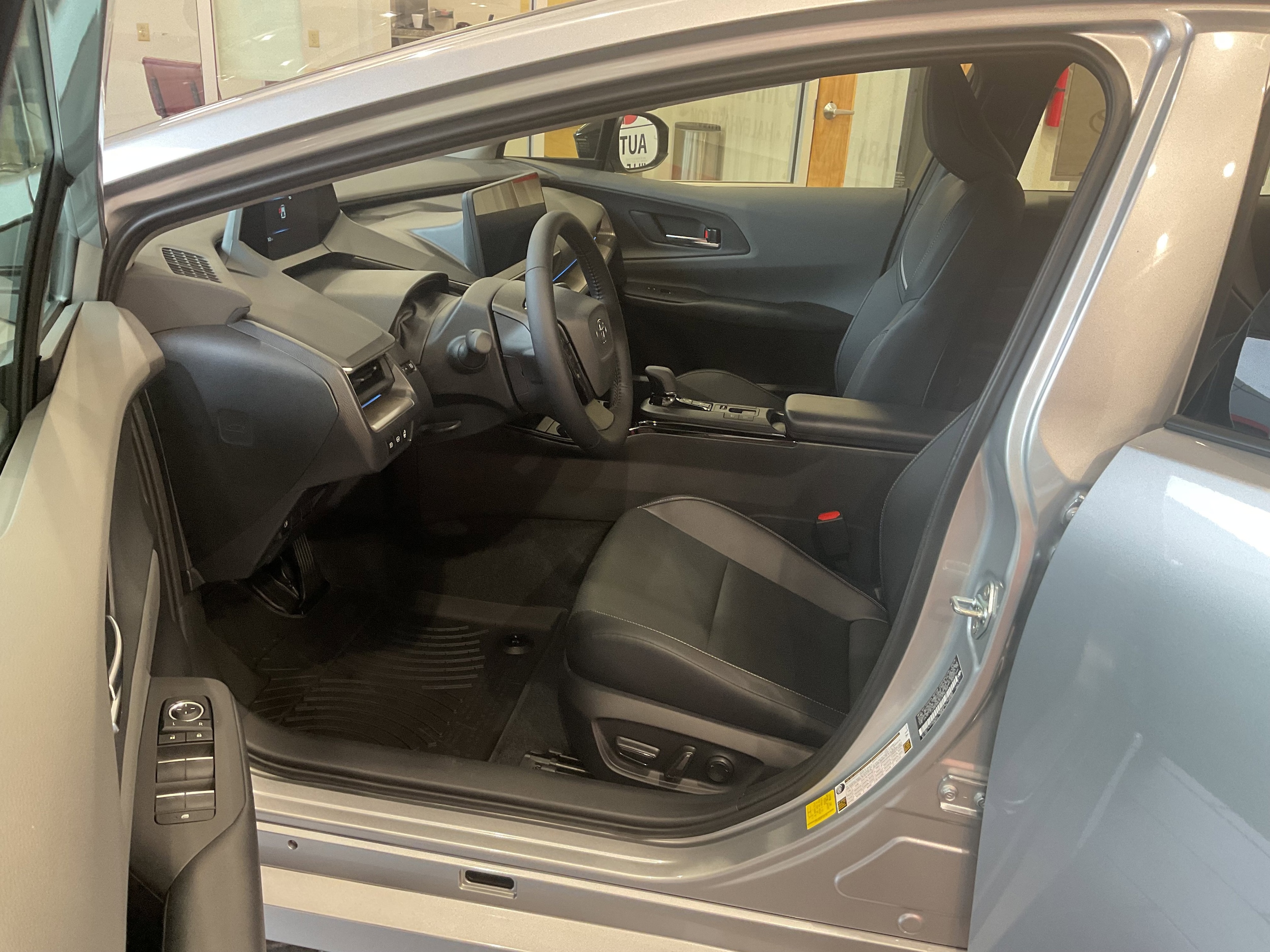 2026 Toyota Prius XLE - Photo 7