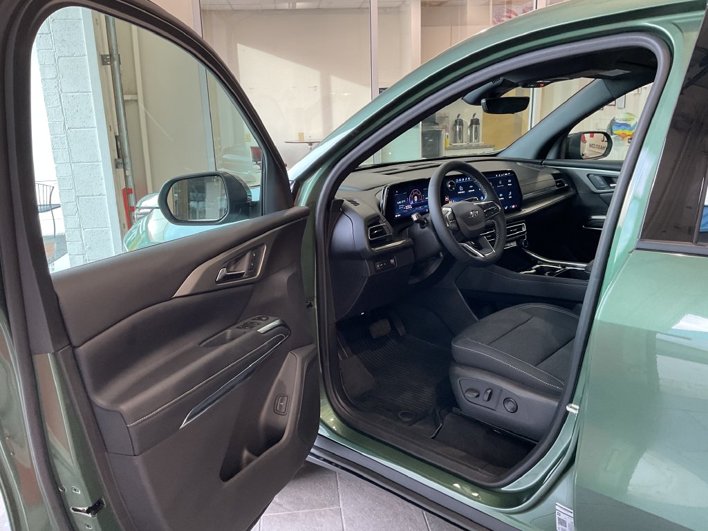 2027 Chevrolet Traverse LT - Photo 13