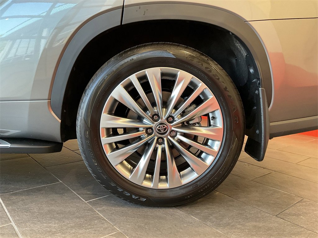 2025 Toyota Highlander Hybrid Platinum photo 4