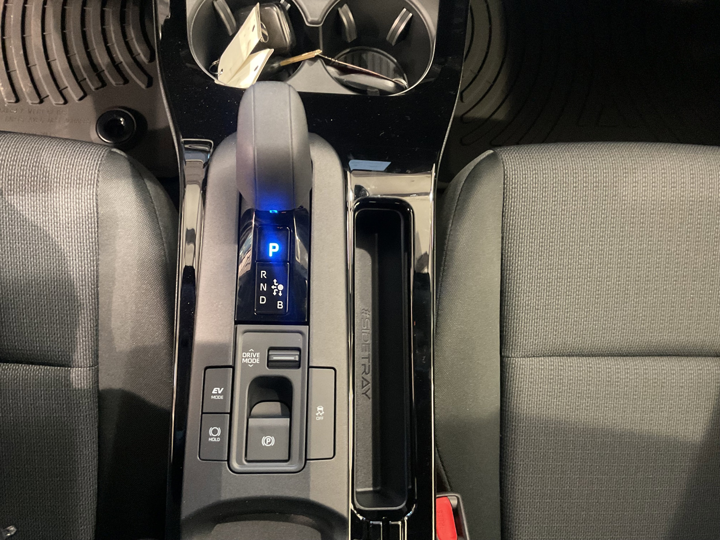 2026 Toyota Prius LE - Photo 24