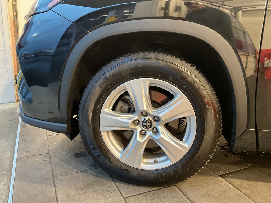 Used 2023 Toyota Highlander LE SUV