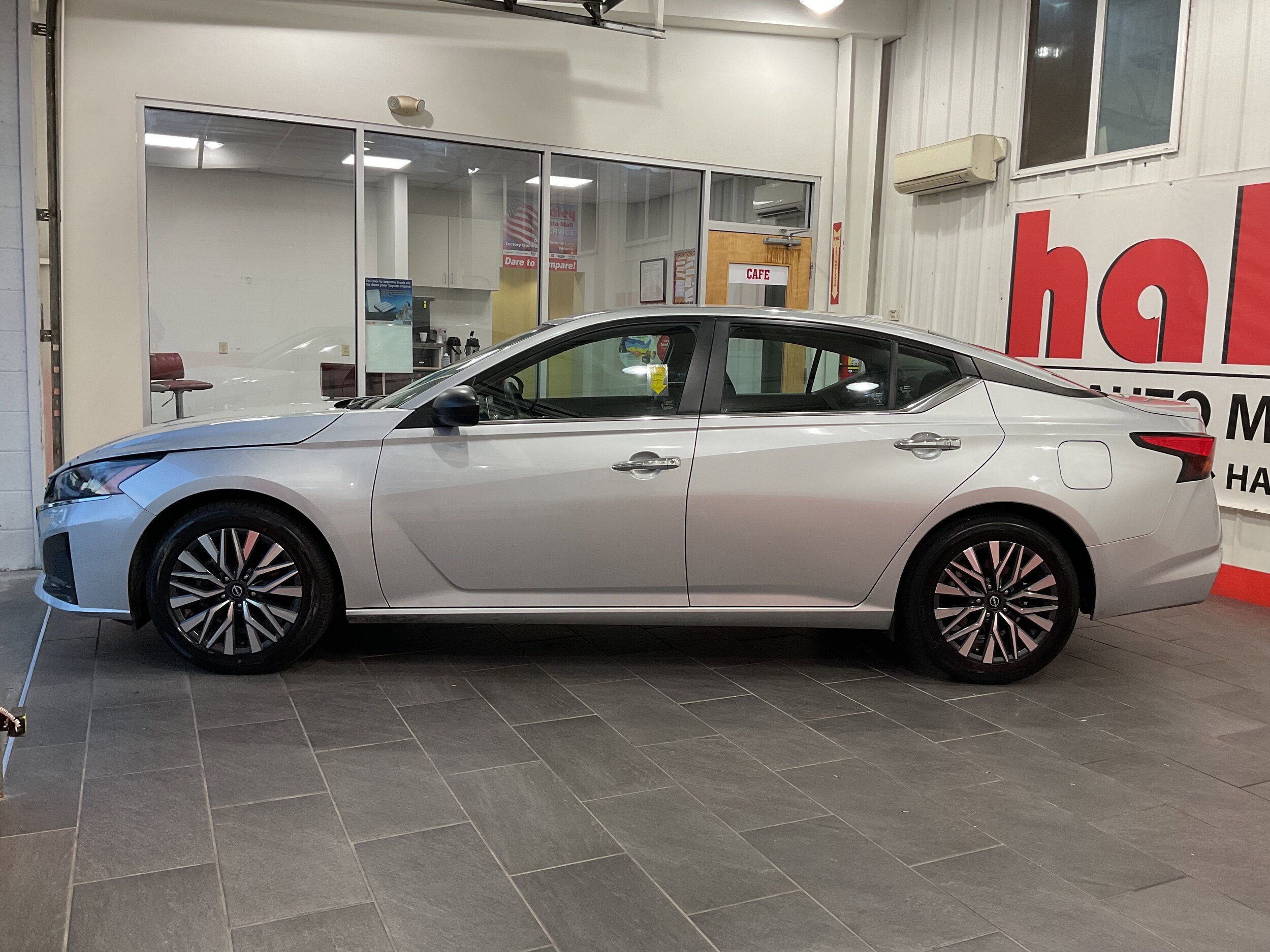 2024 Nissan Altima 2.5 SV photo 3