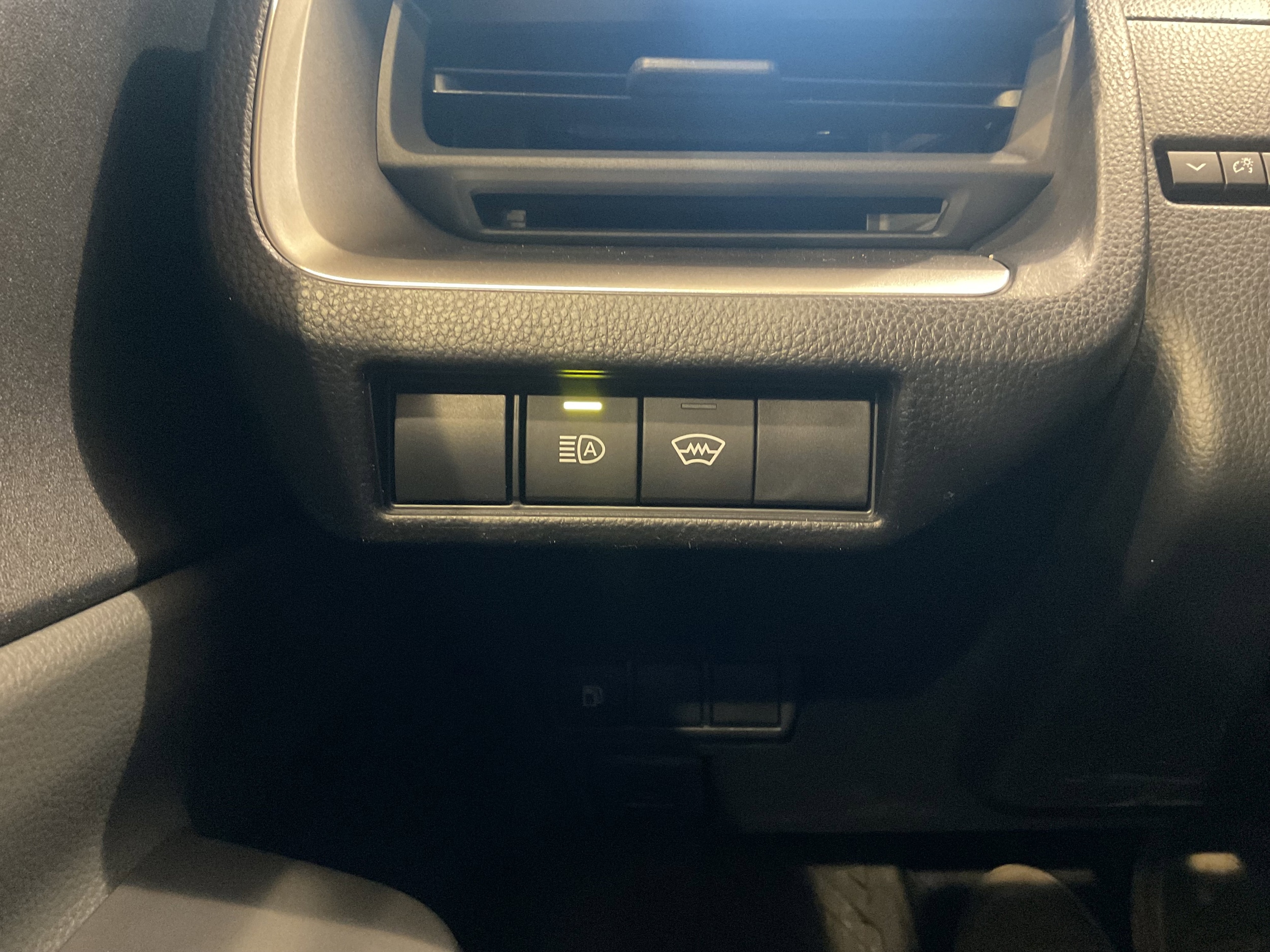 2026 Toyota Prius LE - Photo 15