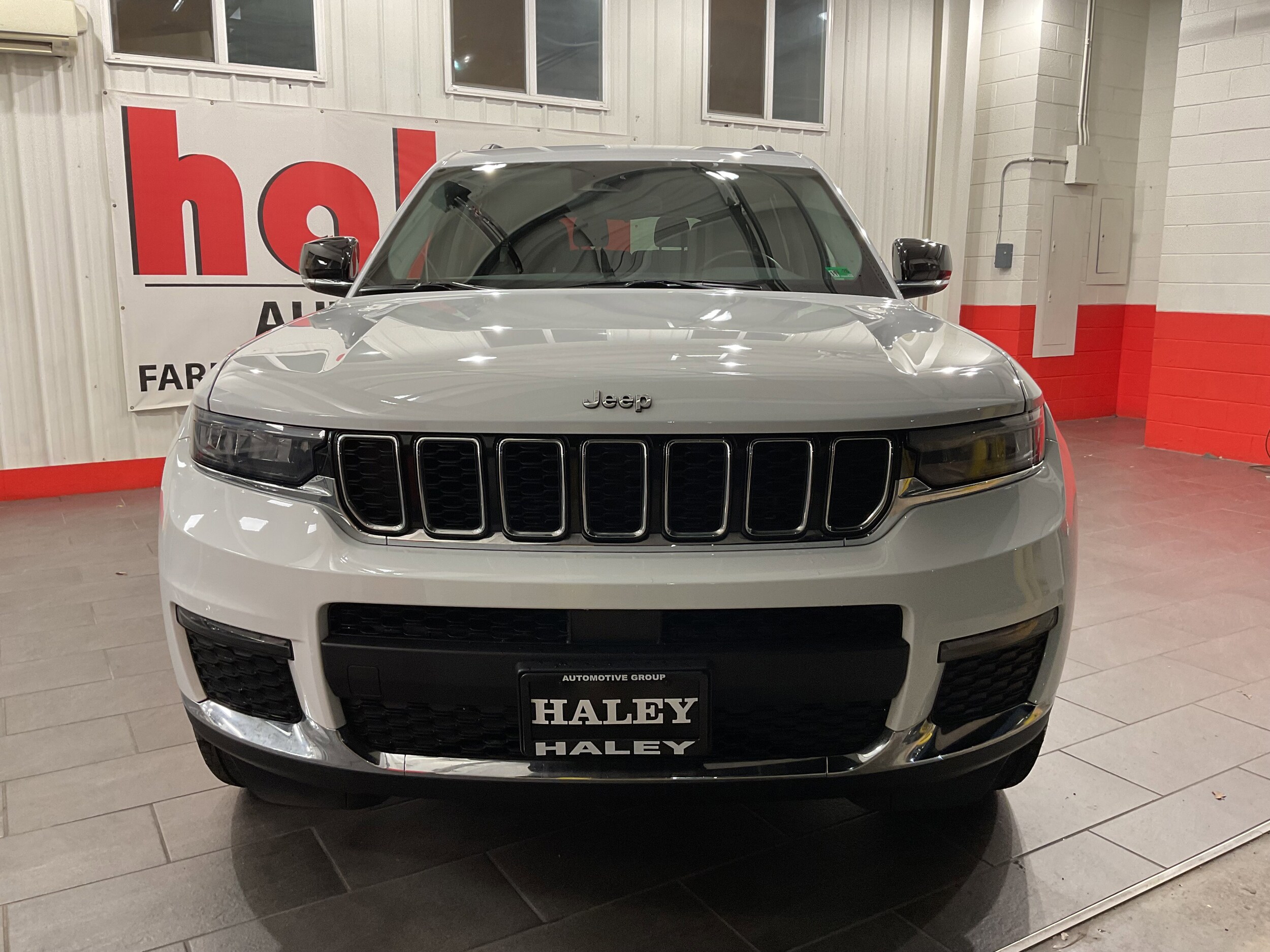 2021 Jeep Grand Cherokee Limited photo 2