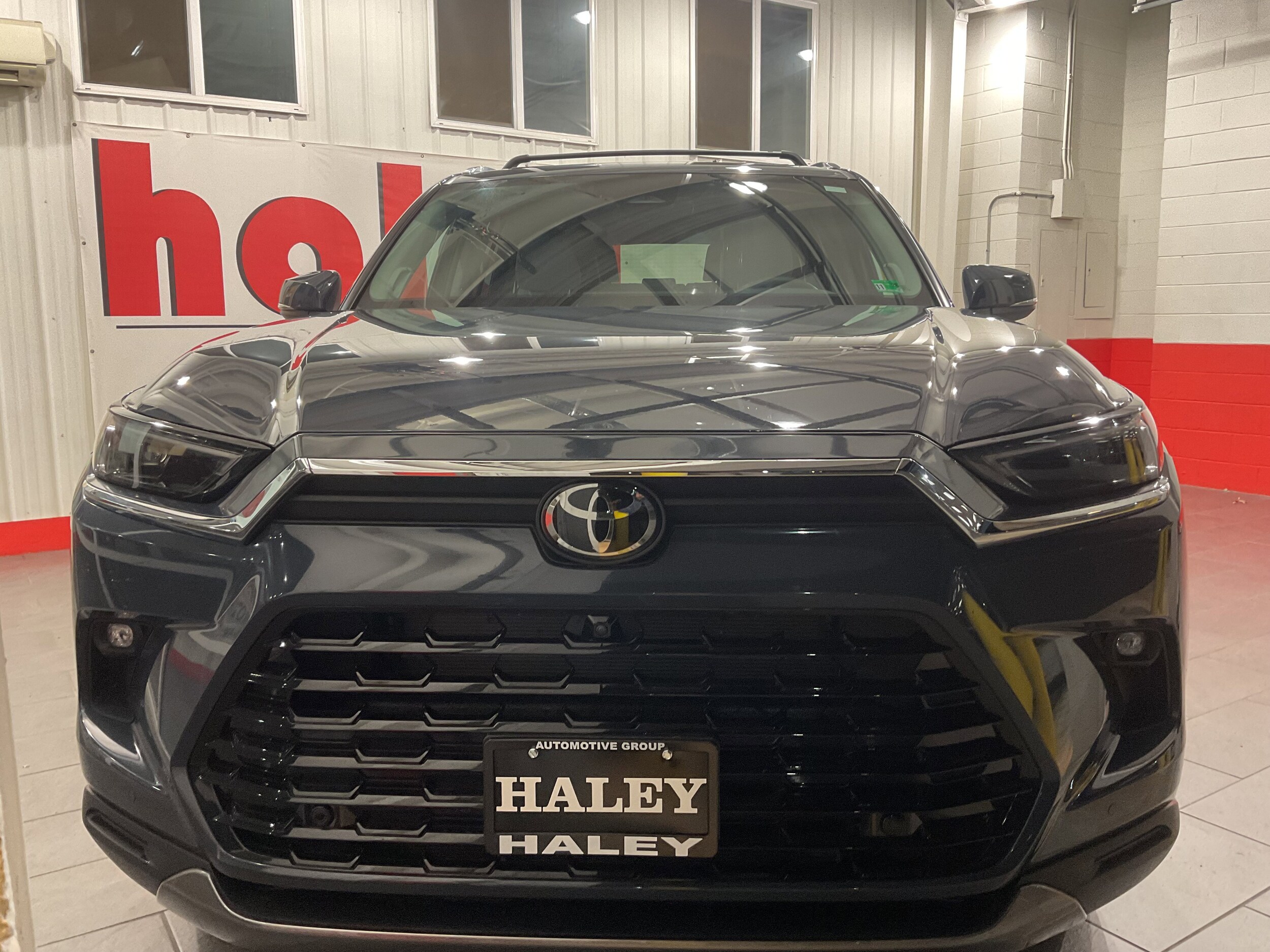 2025 Toyota Grand Highlander Limited photo 2