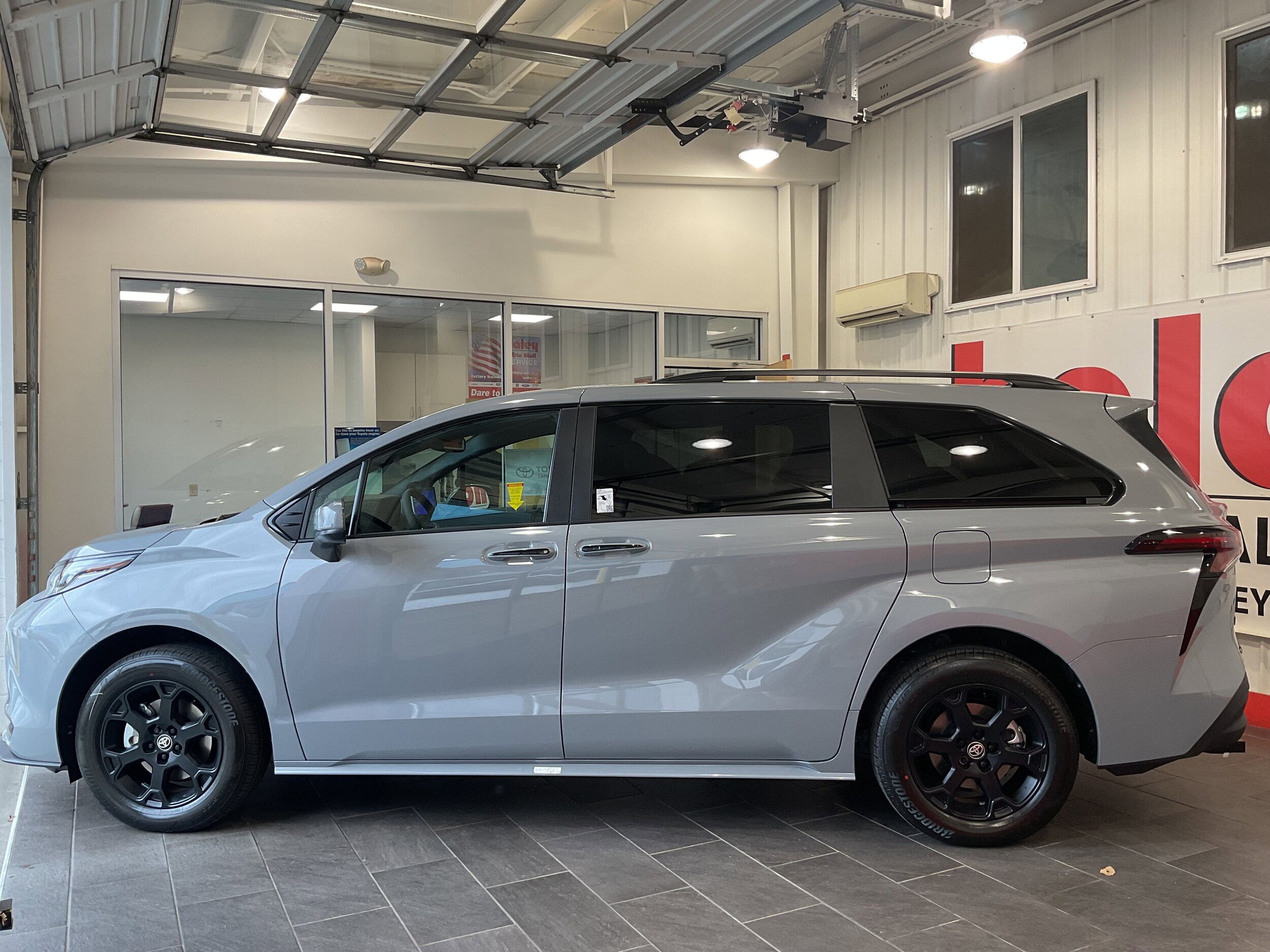 2026 Toyota Sienna Woodland Edition photo 4