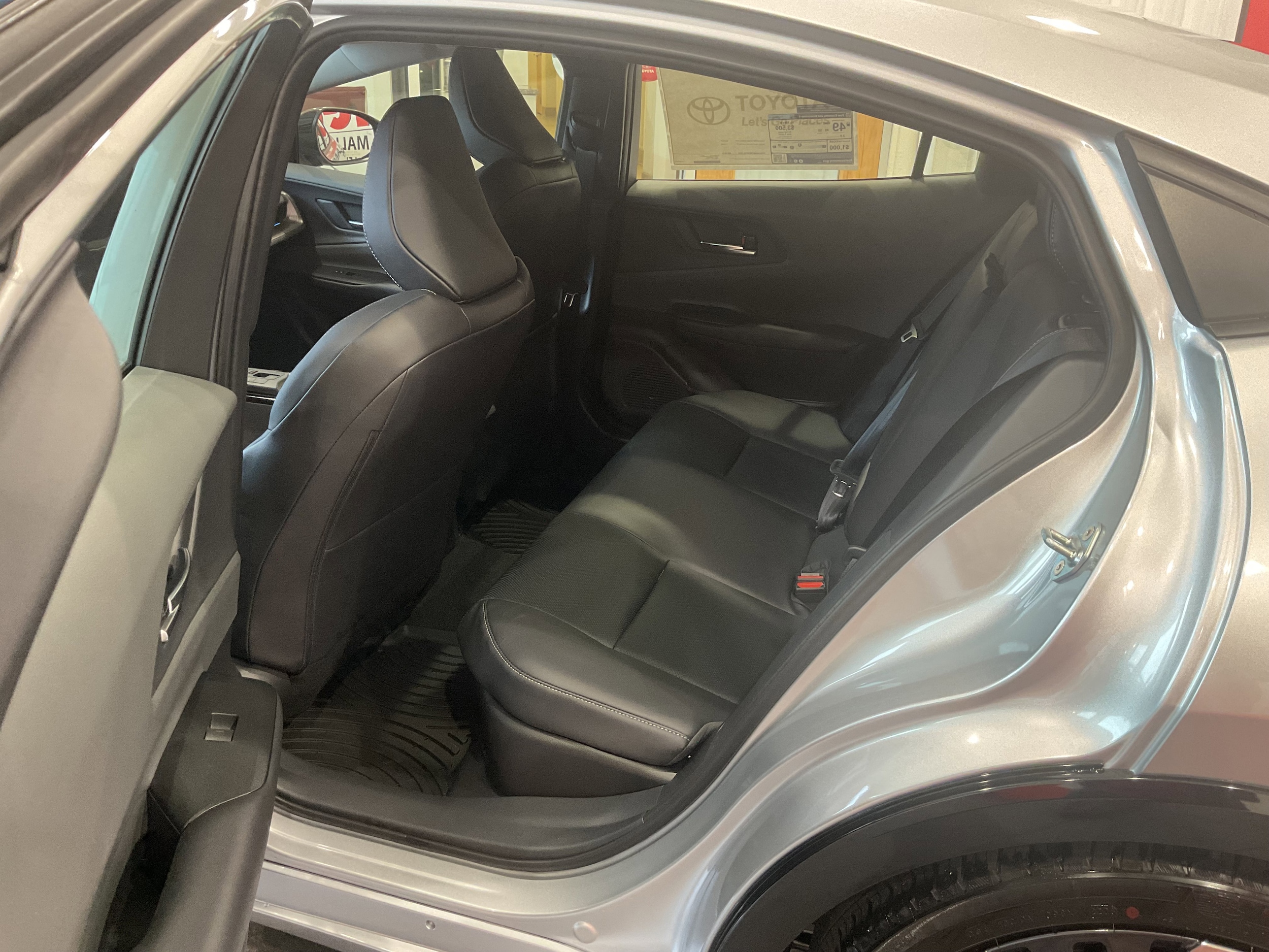 2026 Toyota Prius XLE - Photo 8