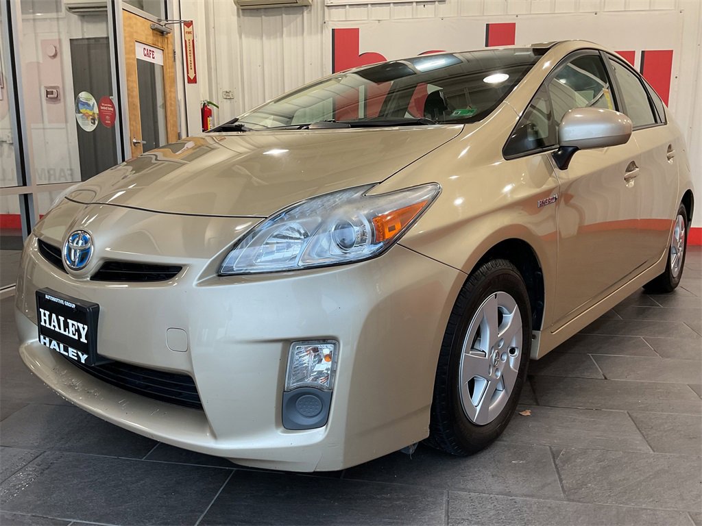 2011 Toyota Prius Two photo 2