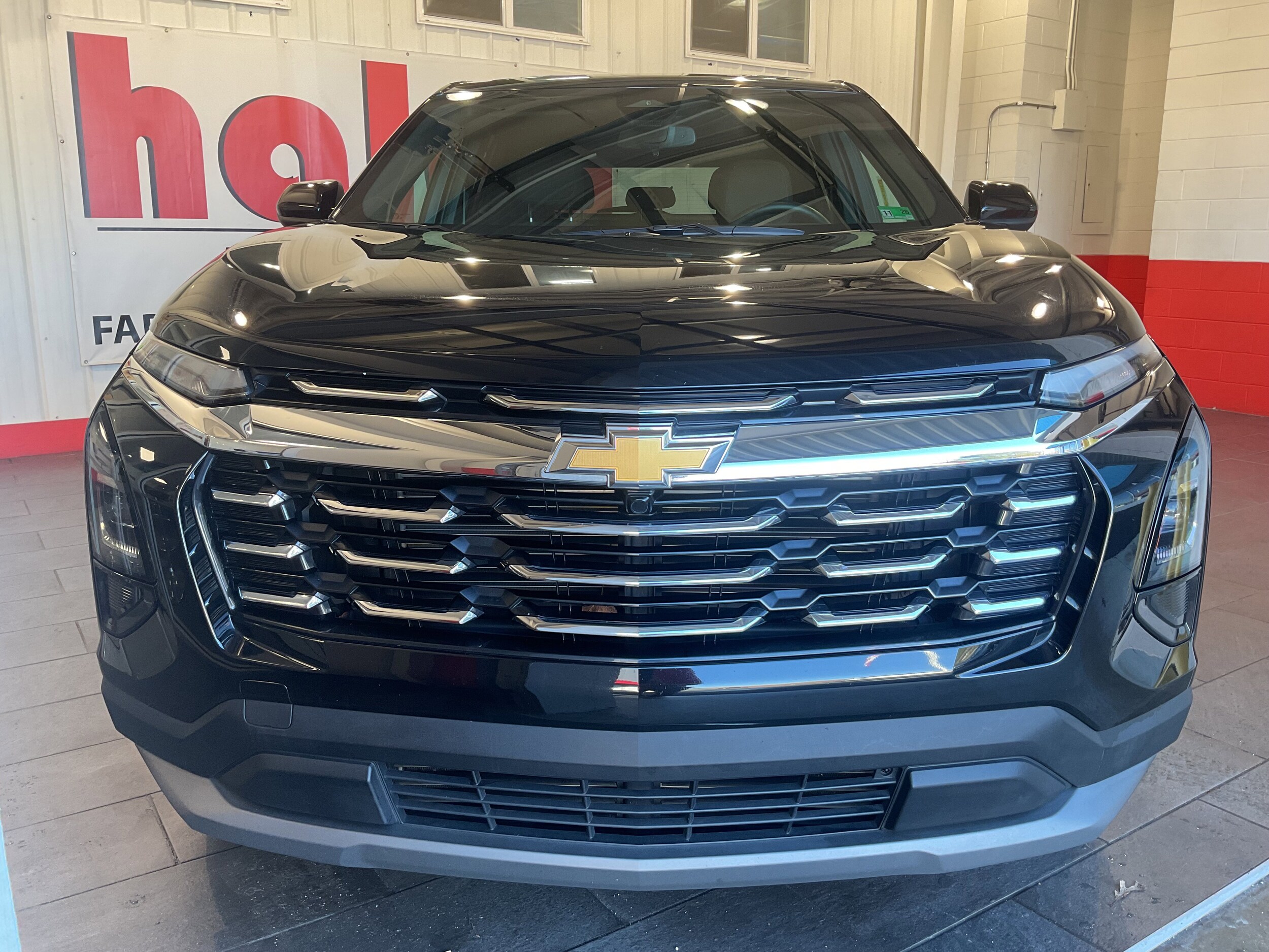 2025 Chevrolet Equinox LT photo 2