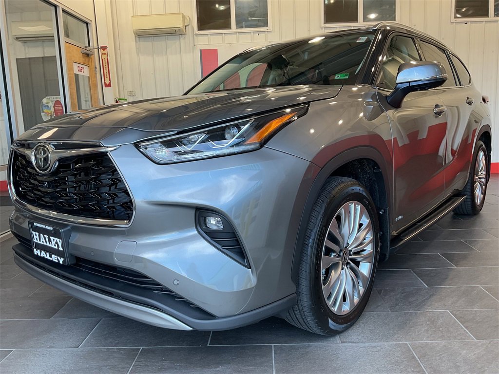 2025 Toyota Highlander Hybrid Platinum photo 2