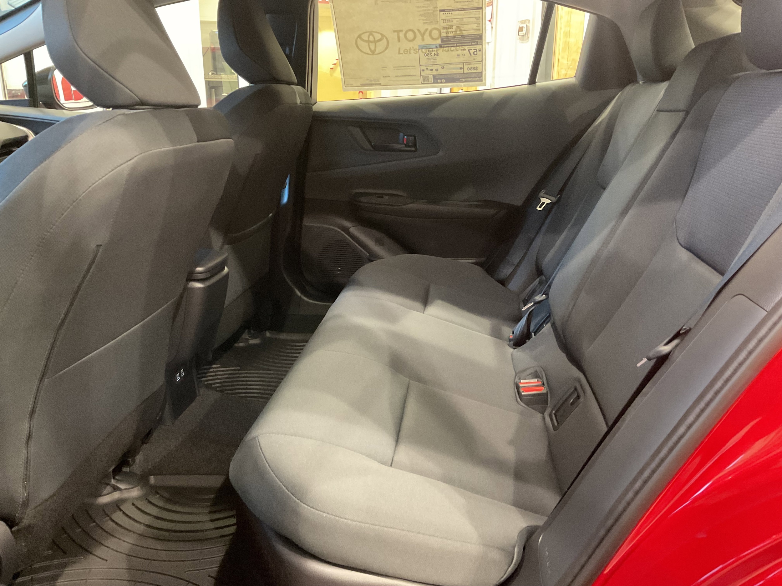 2026 Toyota Prius LE - Photo 26