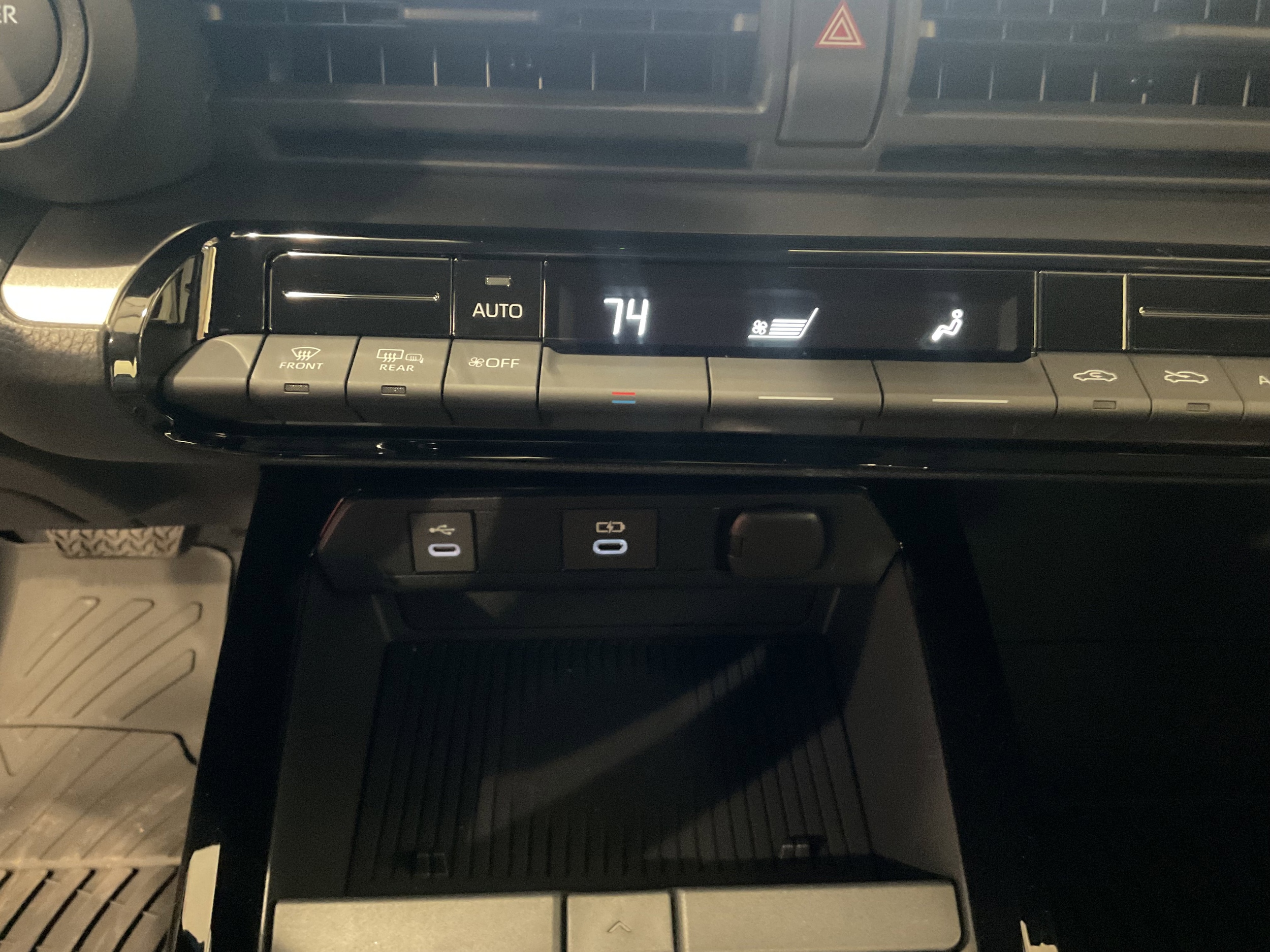 2026 Toyota Prius LE - Photo 22