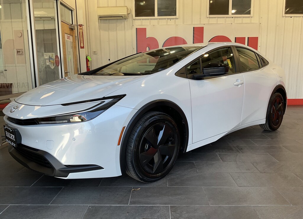 New 2026 Toyota Prius LE Hatchback