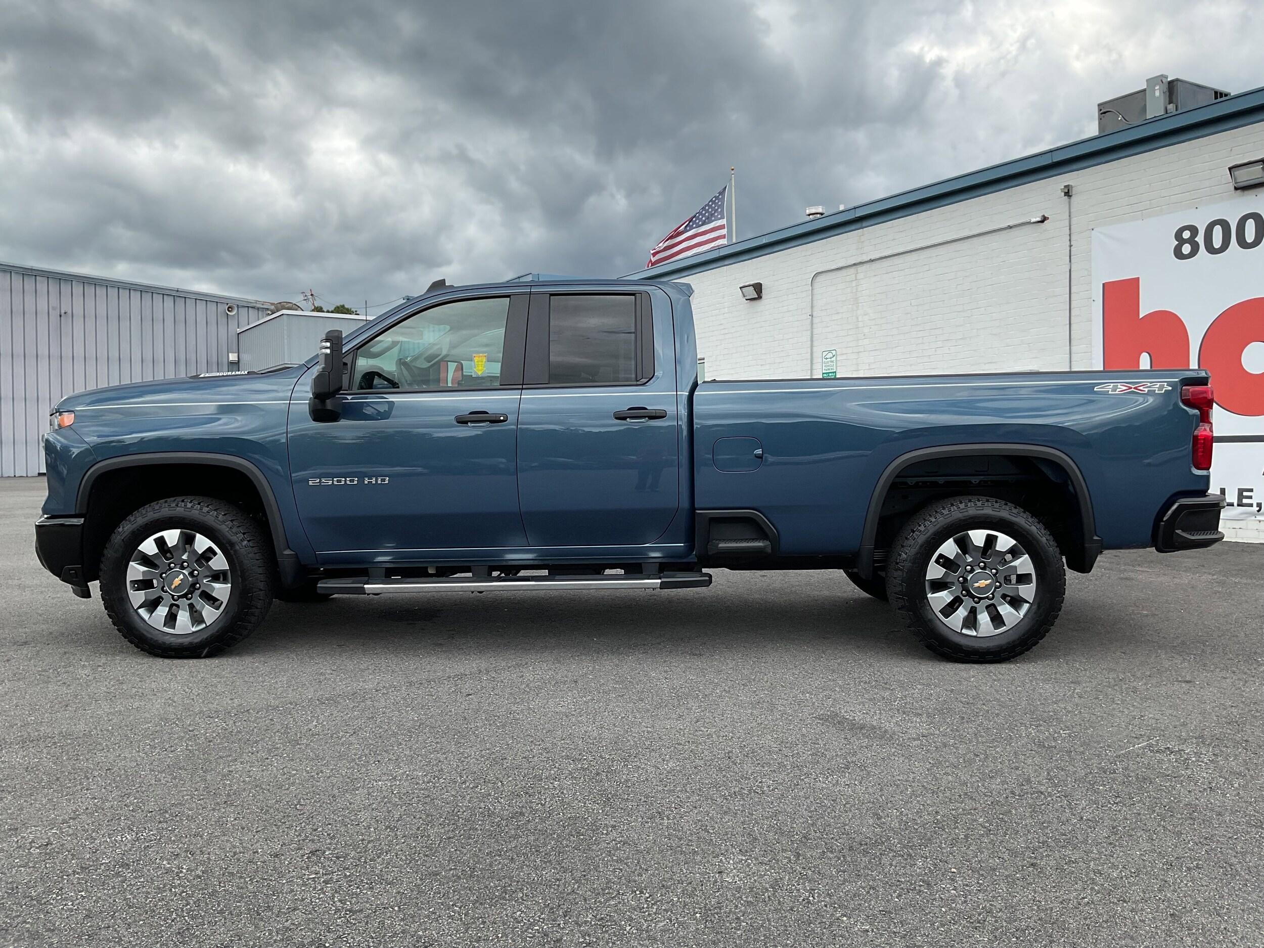 2024 Chevrolet Silverado 2500HD Custom photo 3