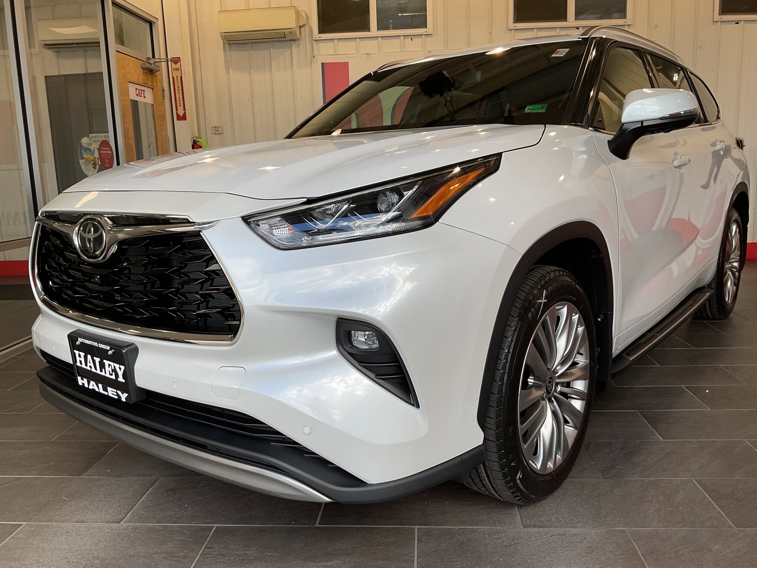 2025 Toyota Highlander XLE XSE Platinum Limited photo 2
