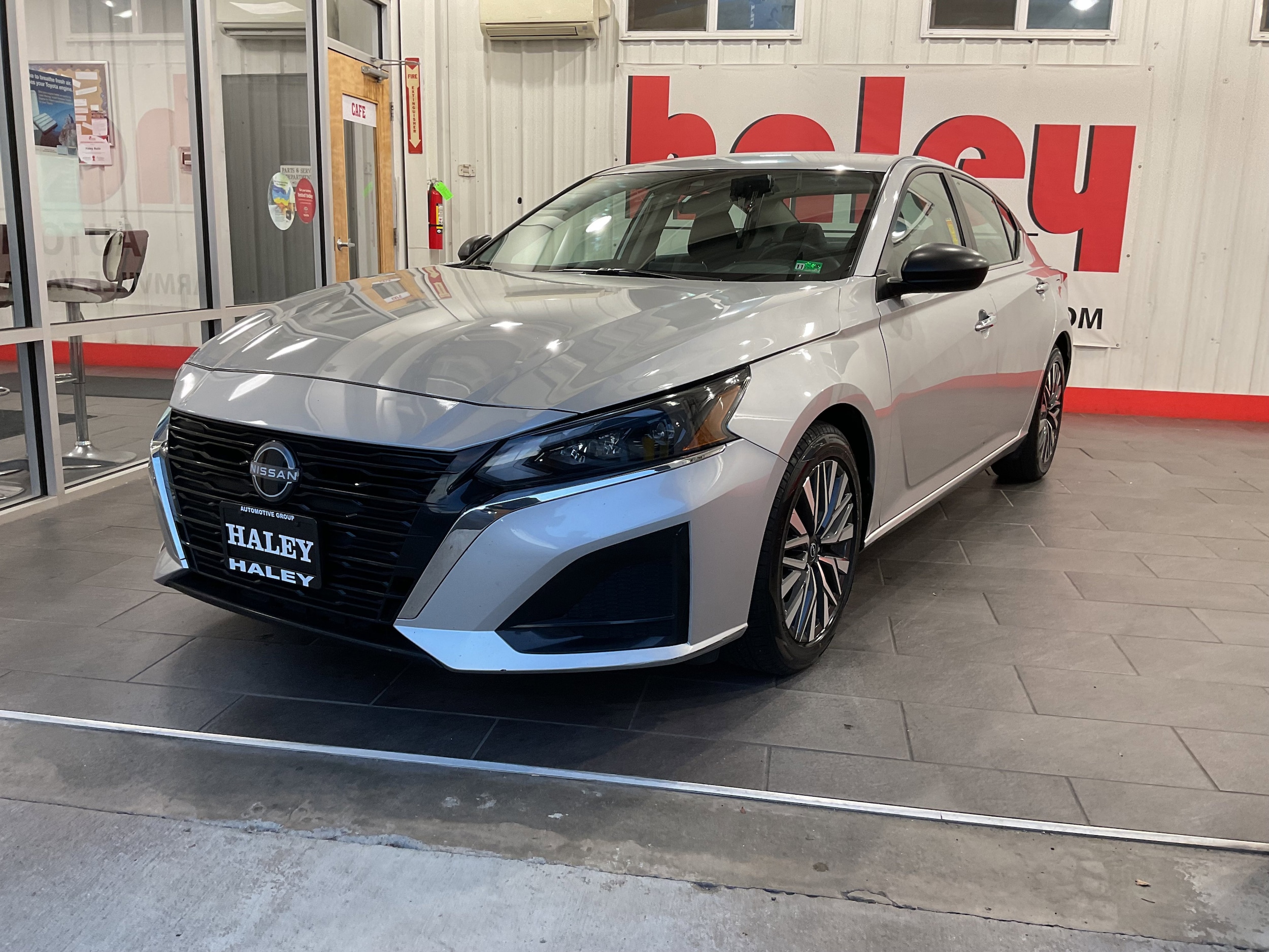 2024 Nissan Altima 2.5 SV photo 2