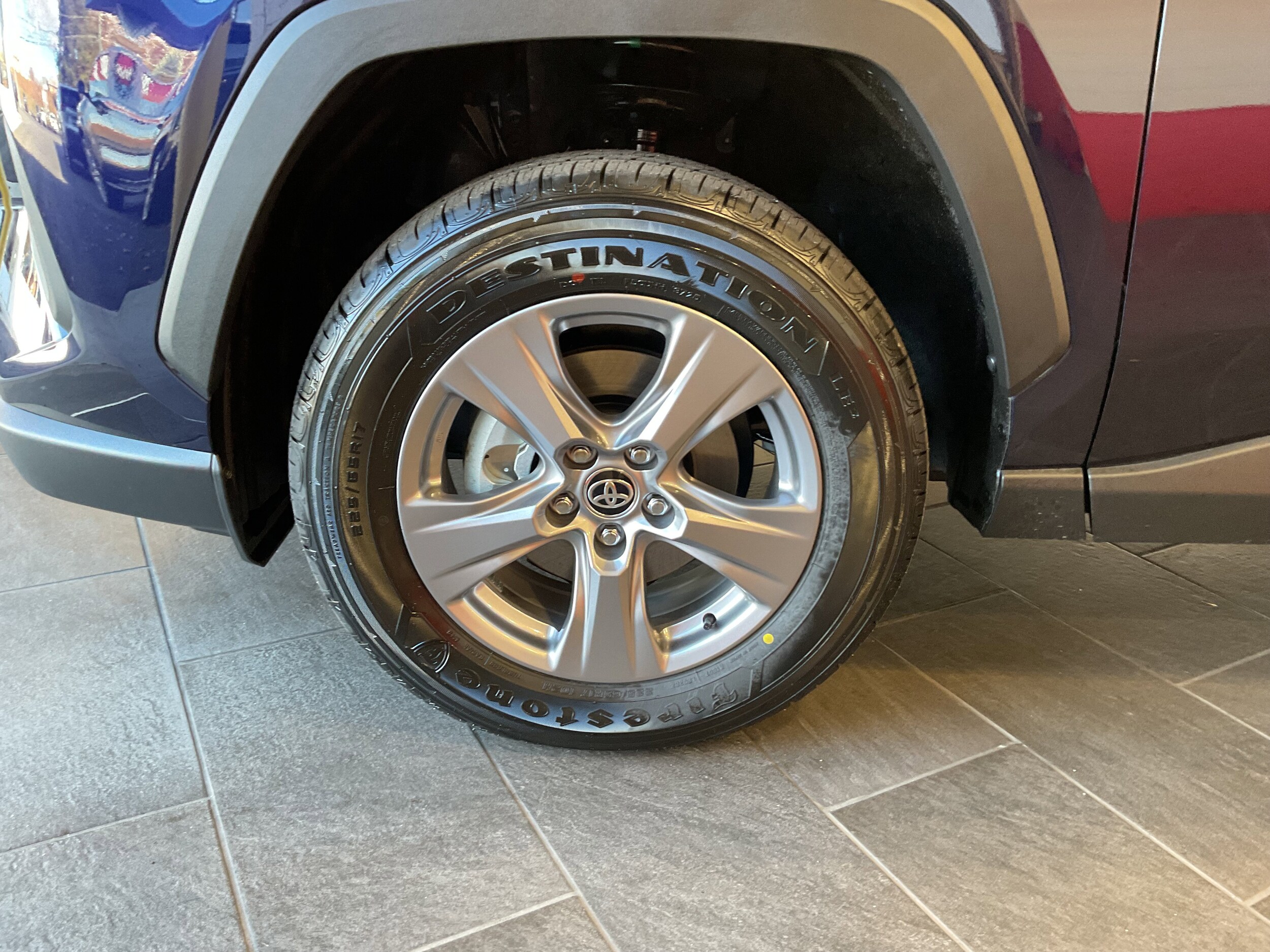 2025 Toyota RAV4 Hybrid XLE photo 4