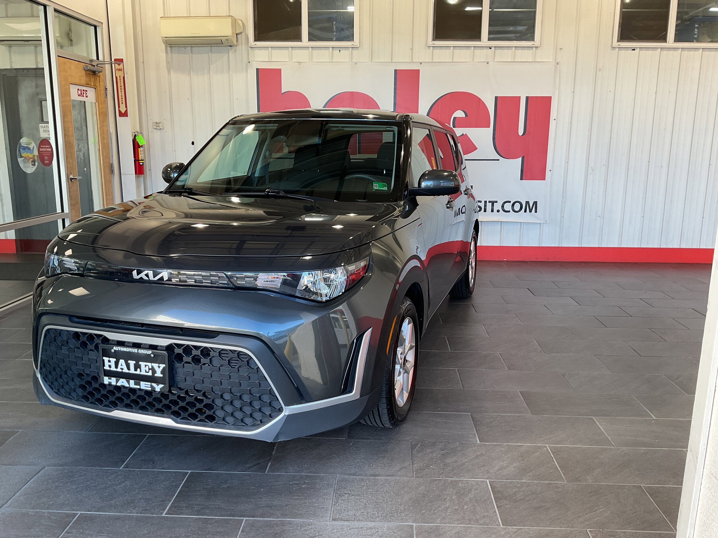 2023 Kia Soul LX photo 2
