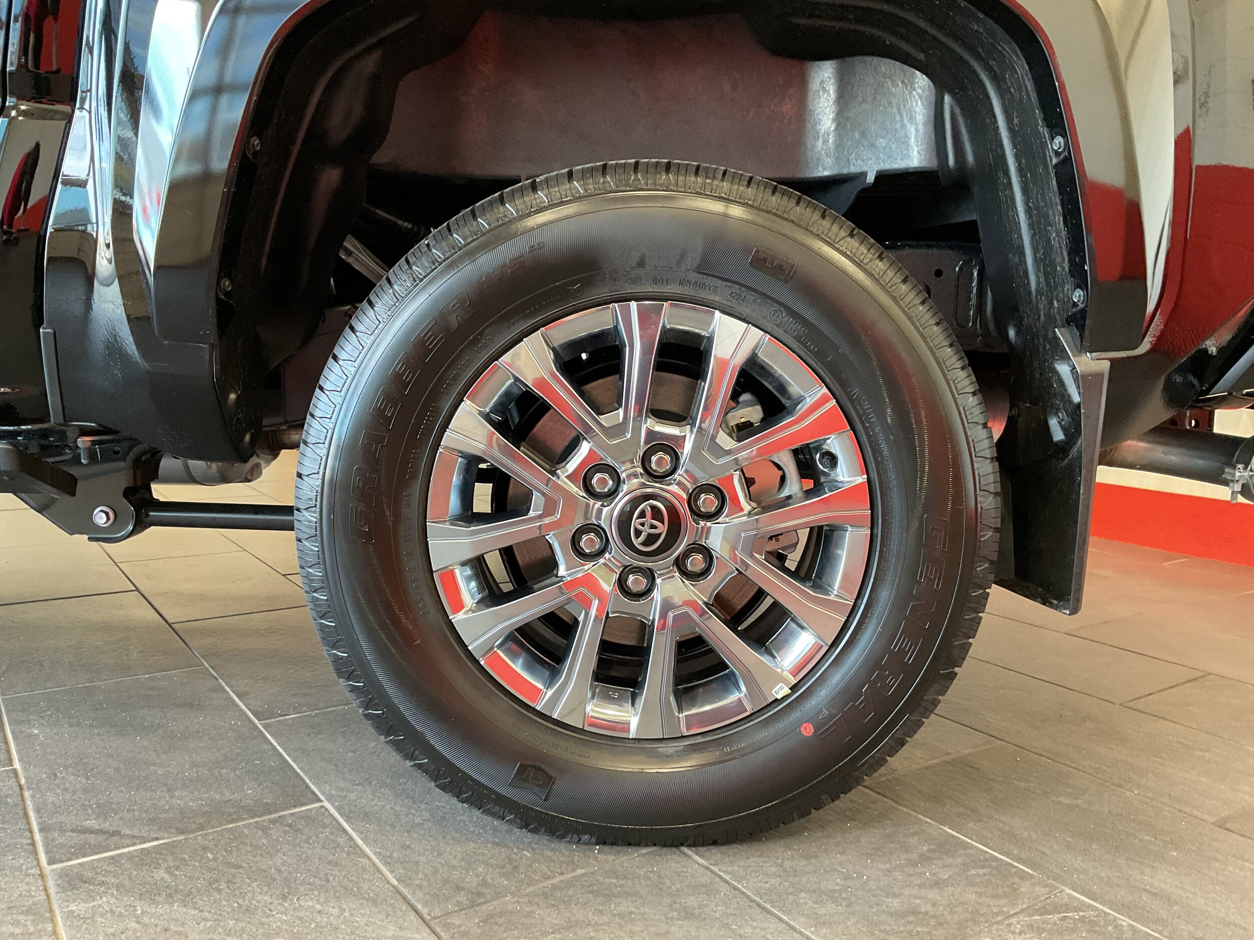 2025 Toyota Tacoma Limited photo 4