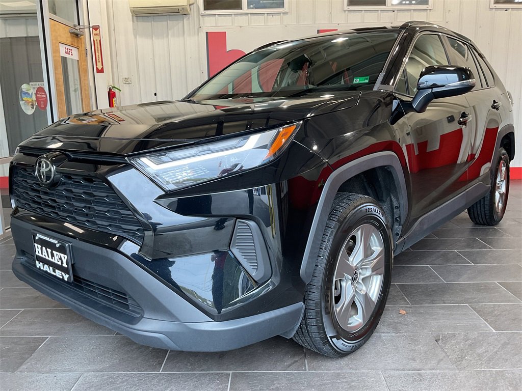 2023 Toyota RAV4 XLE photo 2