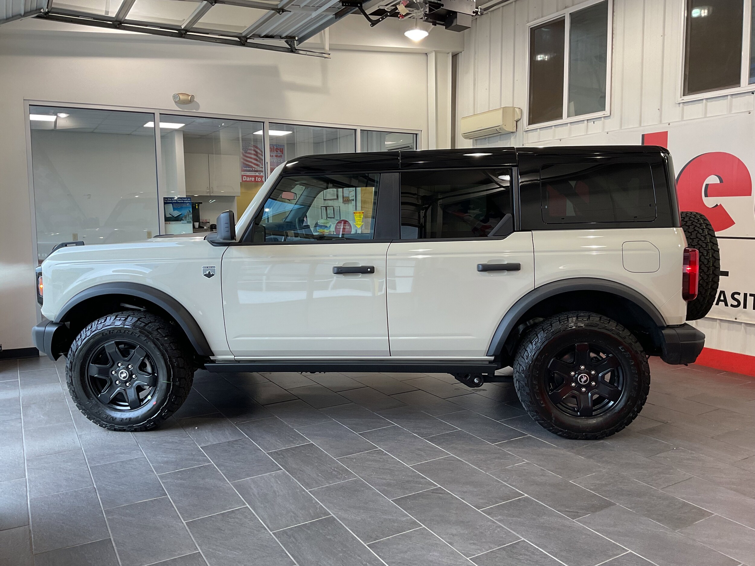 2025 Ford Bronco Big Bend photo 3
