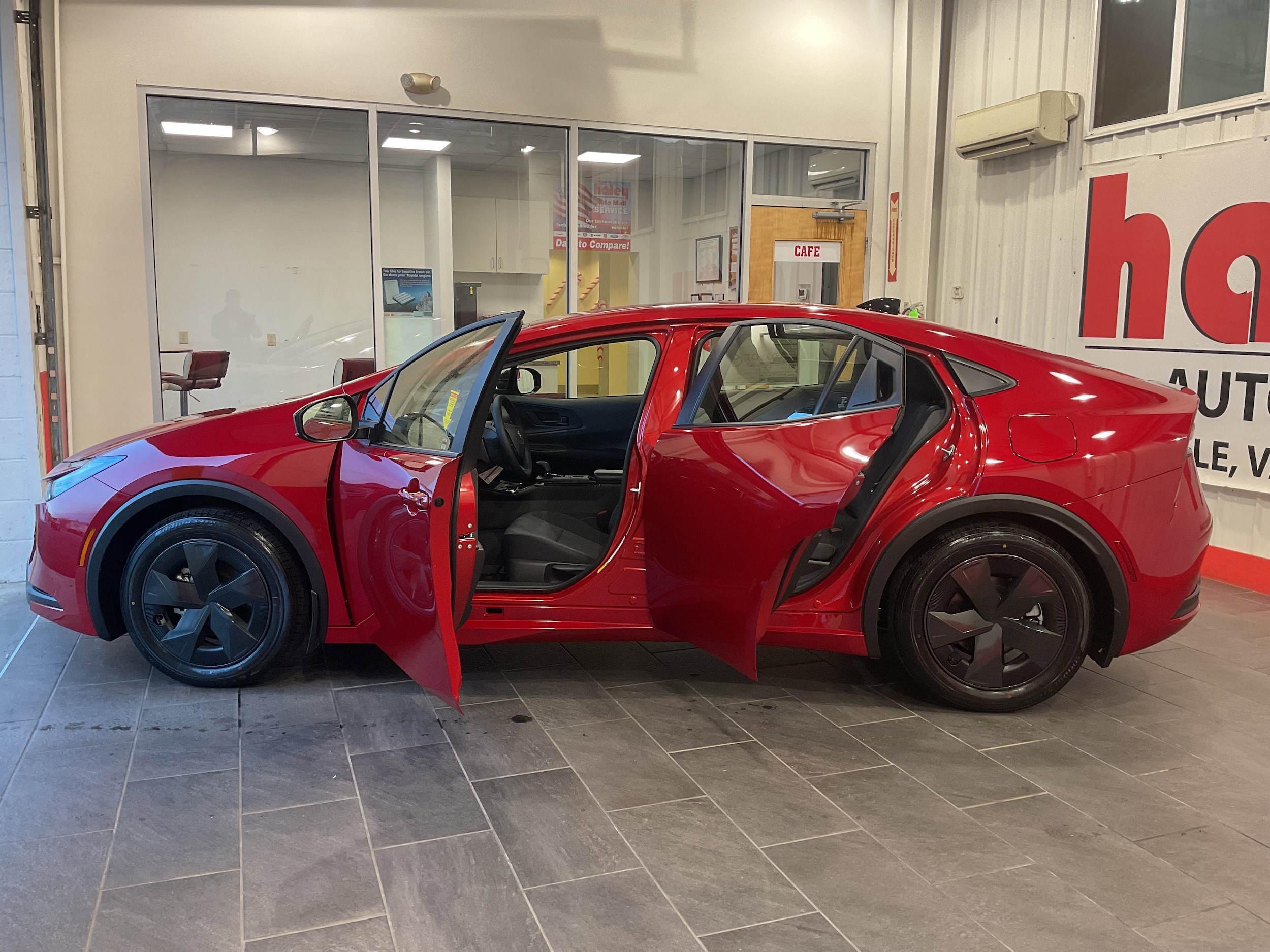 2026 Toyota Prius LE - Photo 10