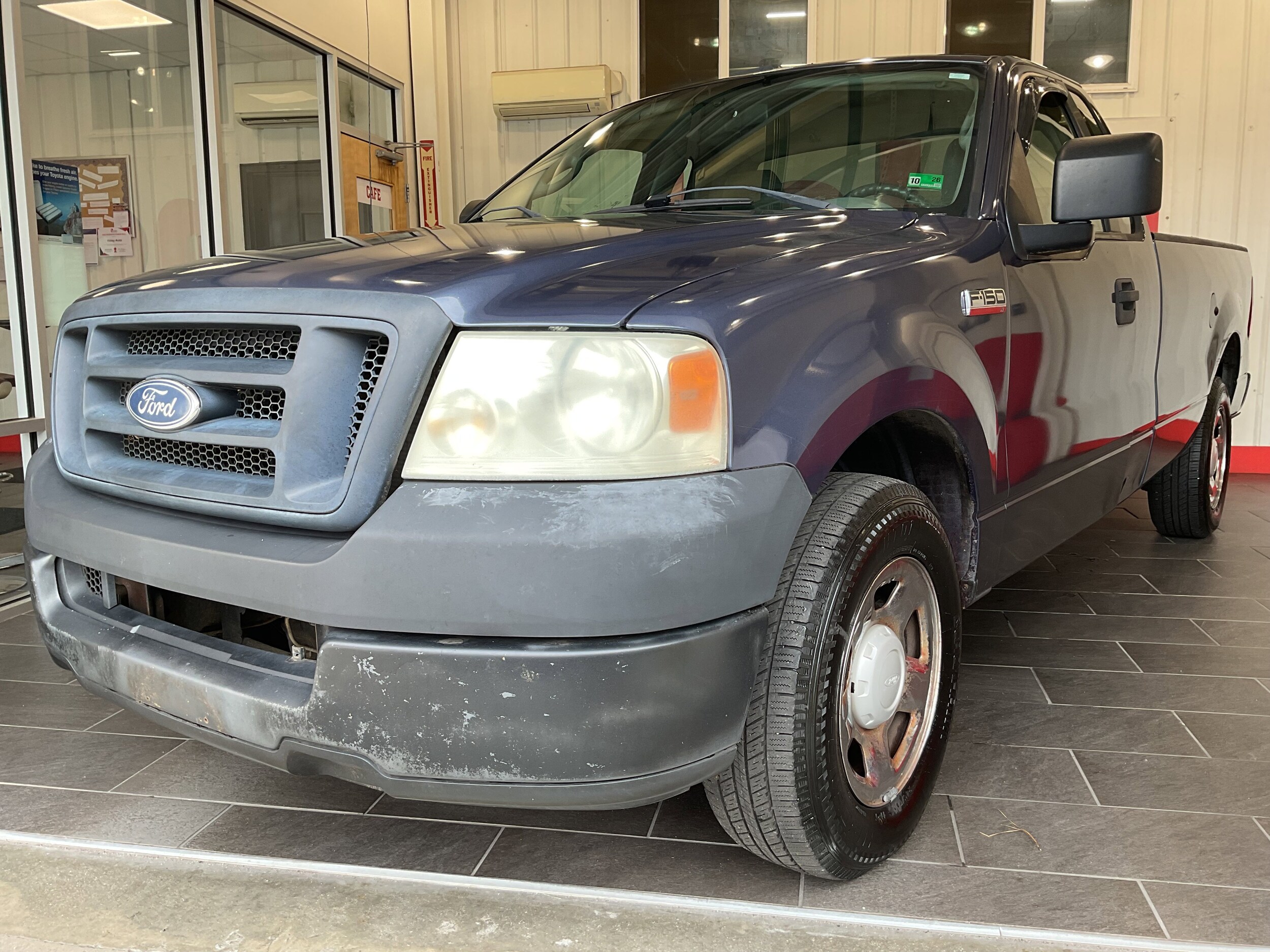 2005 Ford F-150 STX photo 2