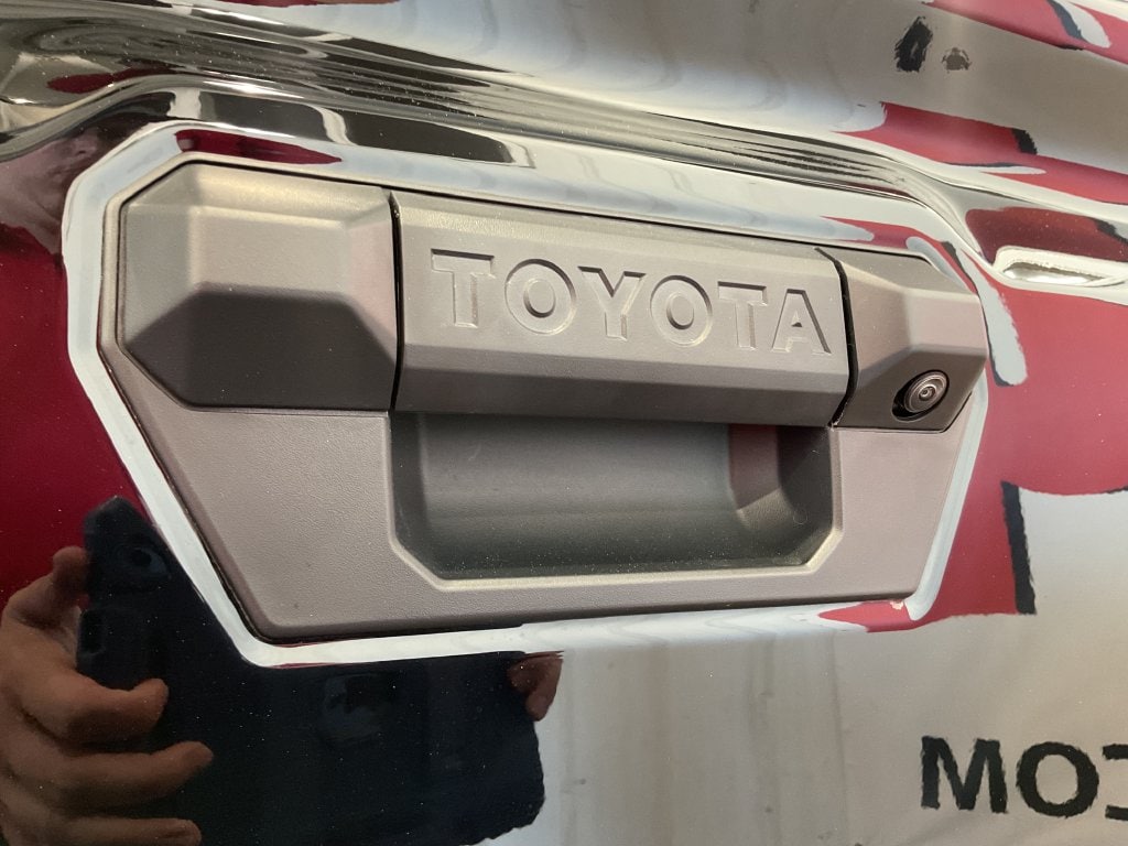 2026 Toyota Tacoma SR5 - Photo 8