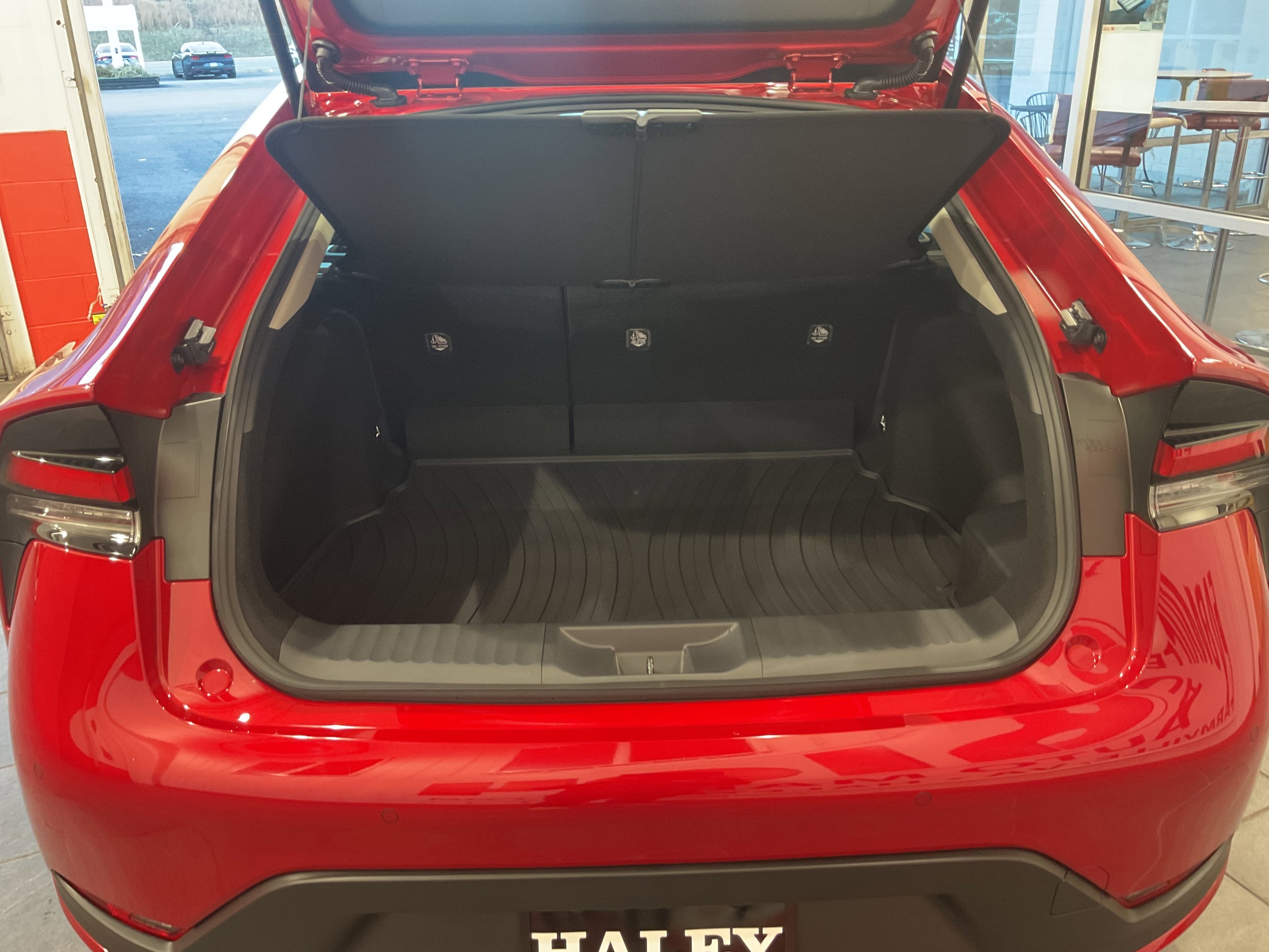 2026 Toyota Prius LE - Photo 8