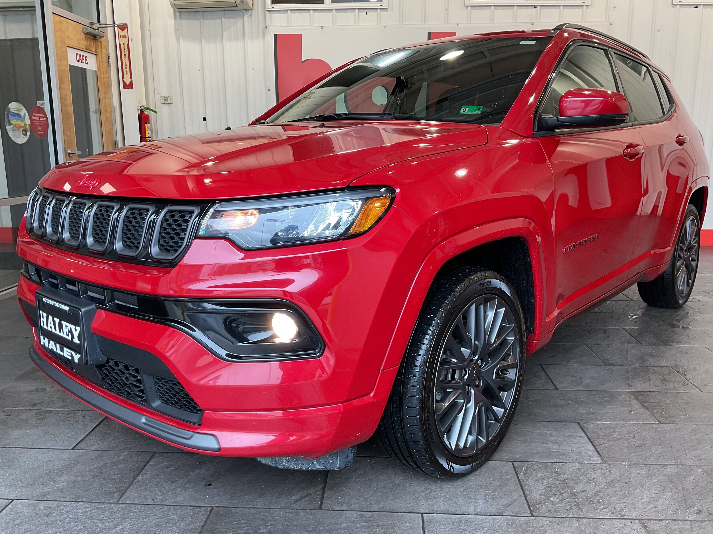 2023 Jeep Compass Limited Red Edition photo 2