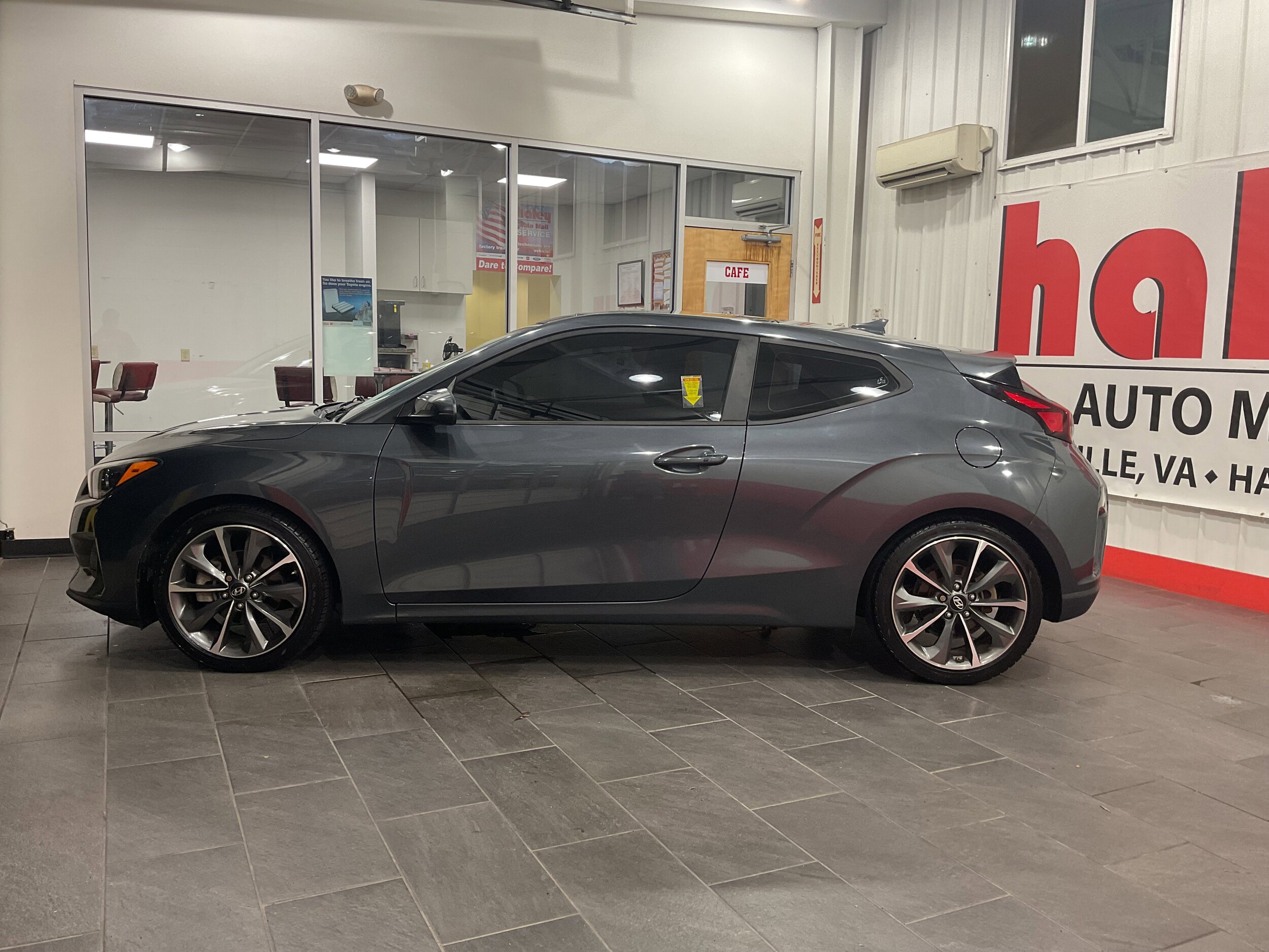 2020 Hyundai Veloster 2.0L Premium photo 3