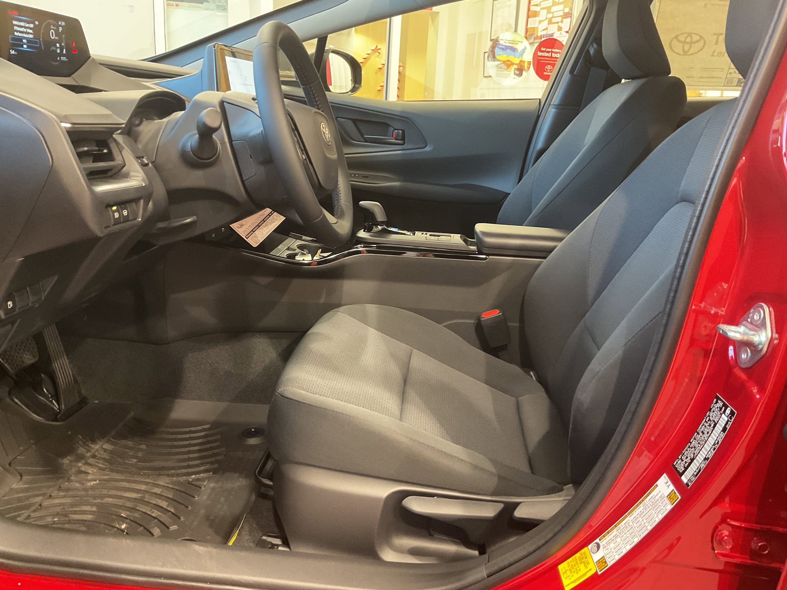 2026 Toyota Prius LE - Photo 12