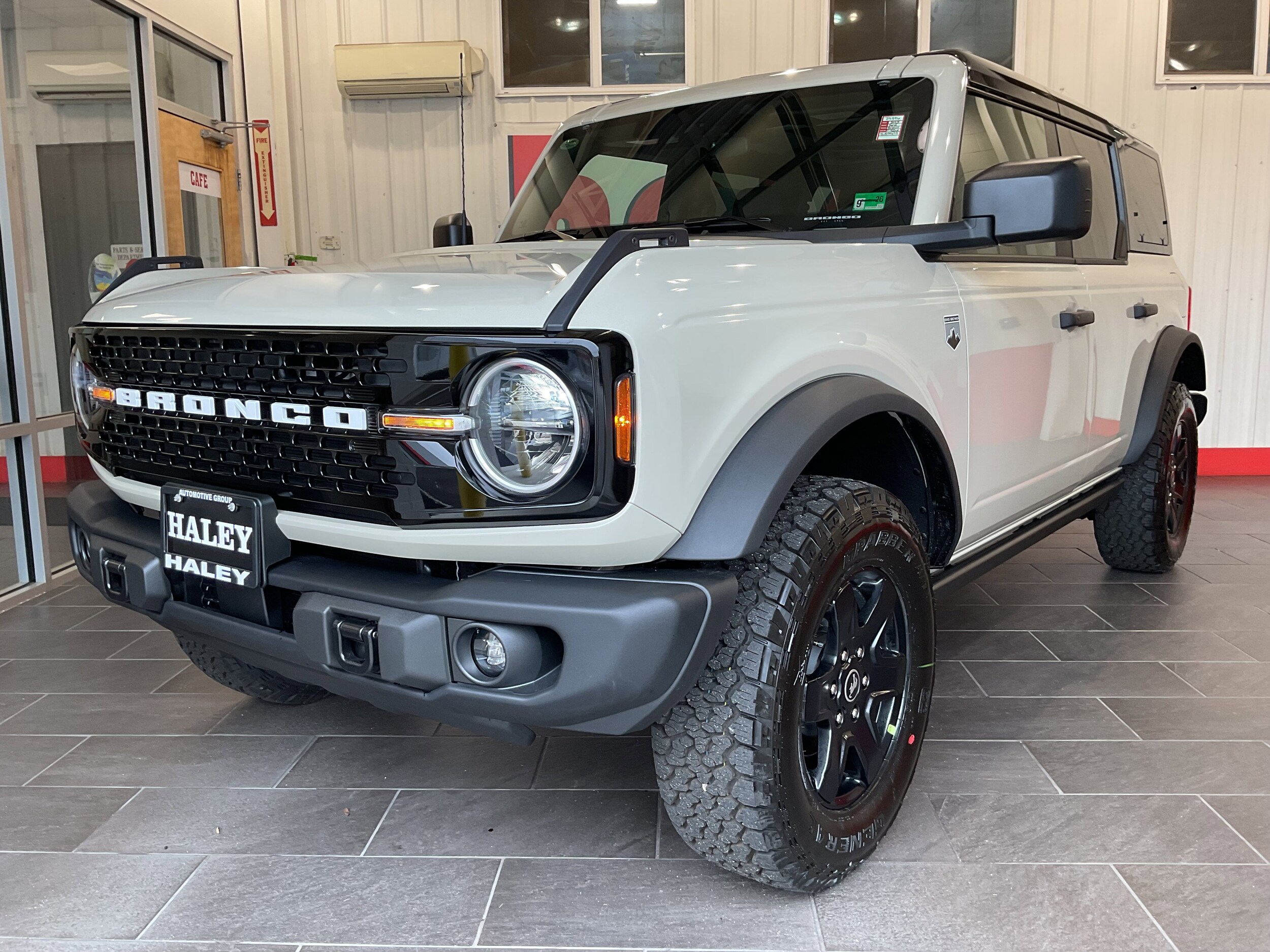 2025 Ford Bronco Big Bend photo 2