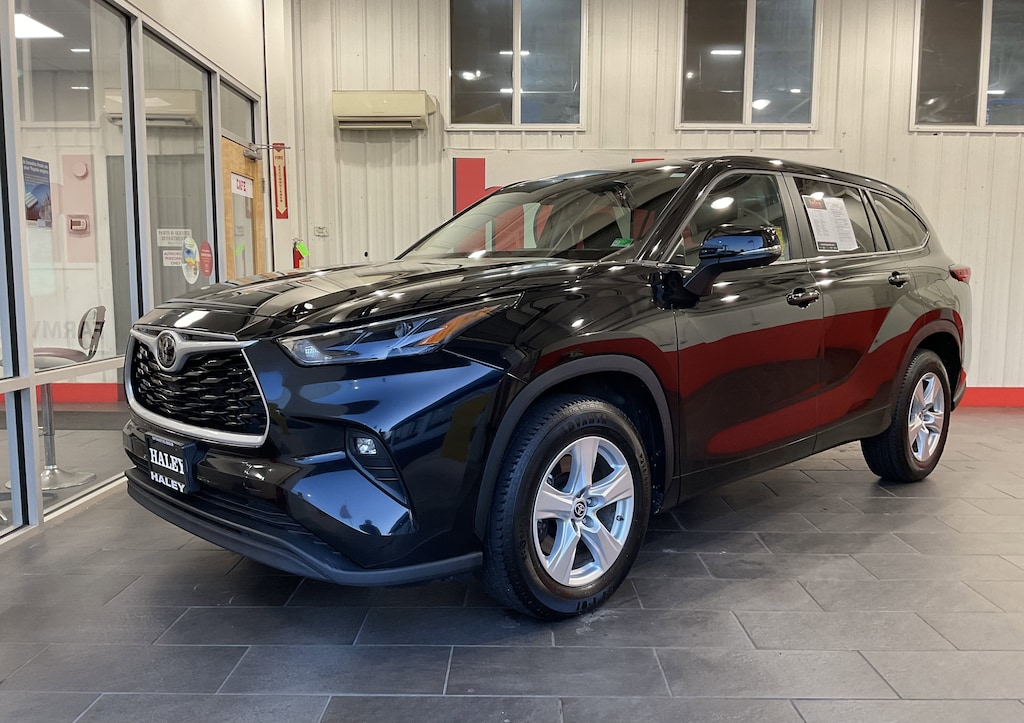 Used 2023 Toyota Highlander LE SUV