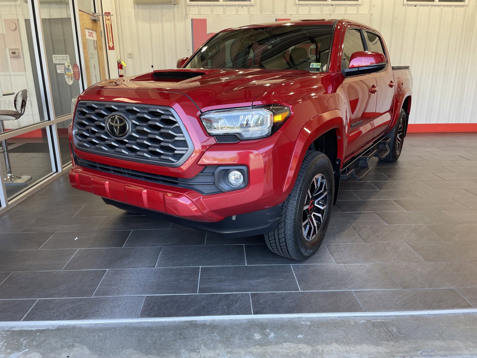 Used 2021 Toyota Tacoma TRD Sport with VIN 3TYCZ5AN1MT040220 for sale in Farmville, VA