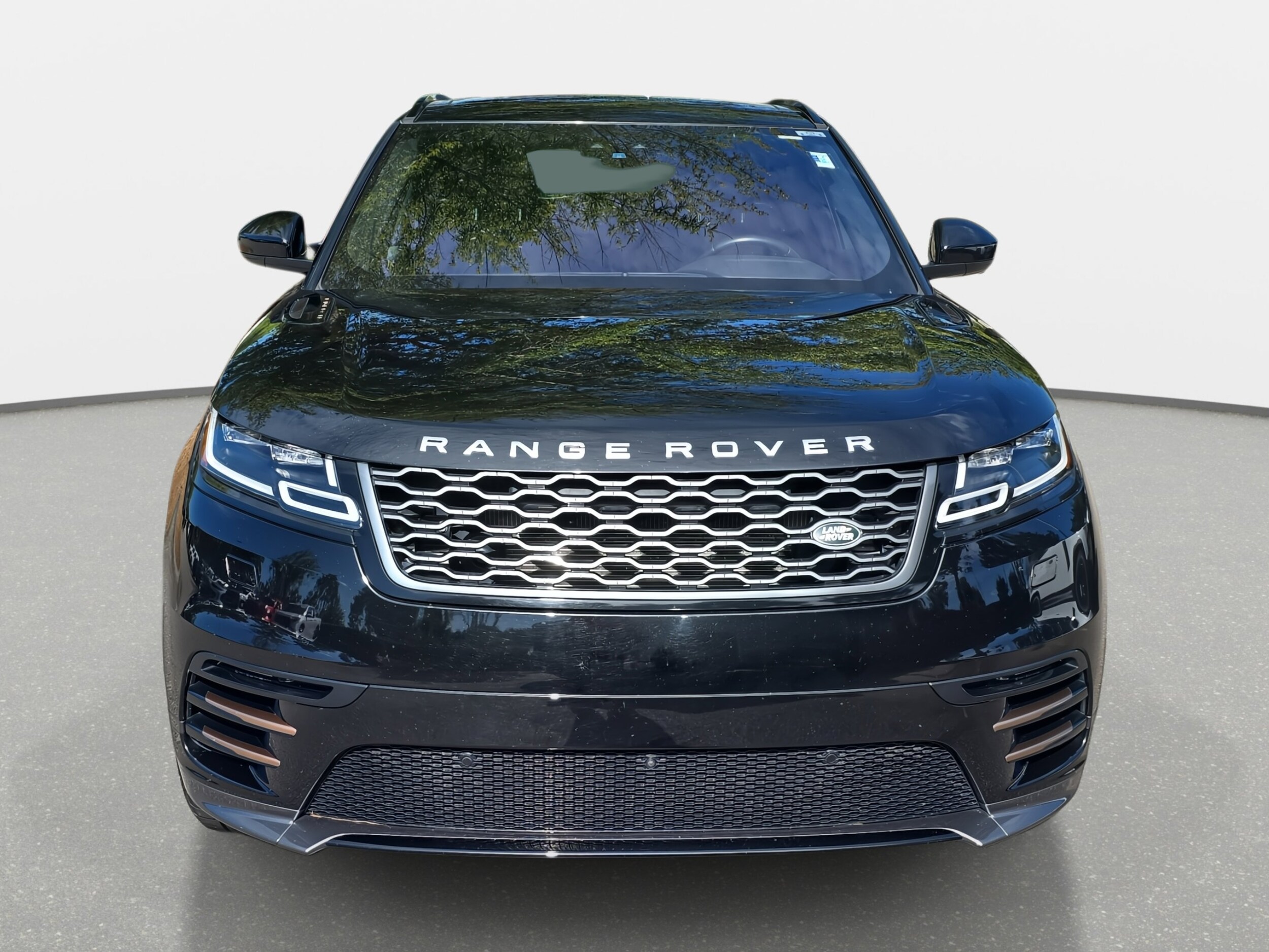 2018 Land Rover Range Rover Velar R-Dynamic SE photo 2