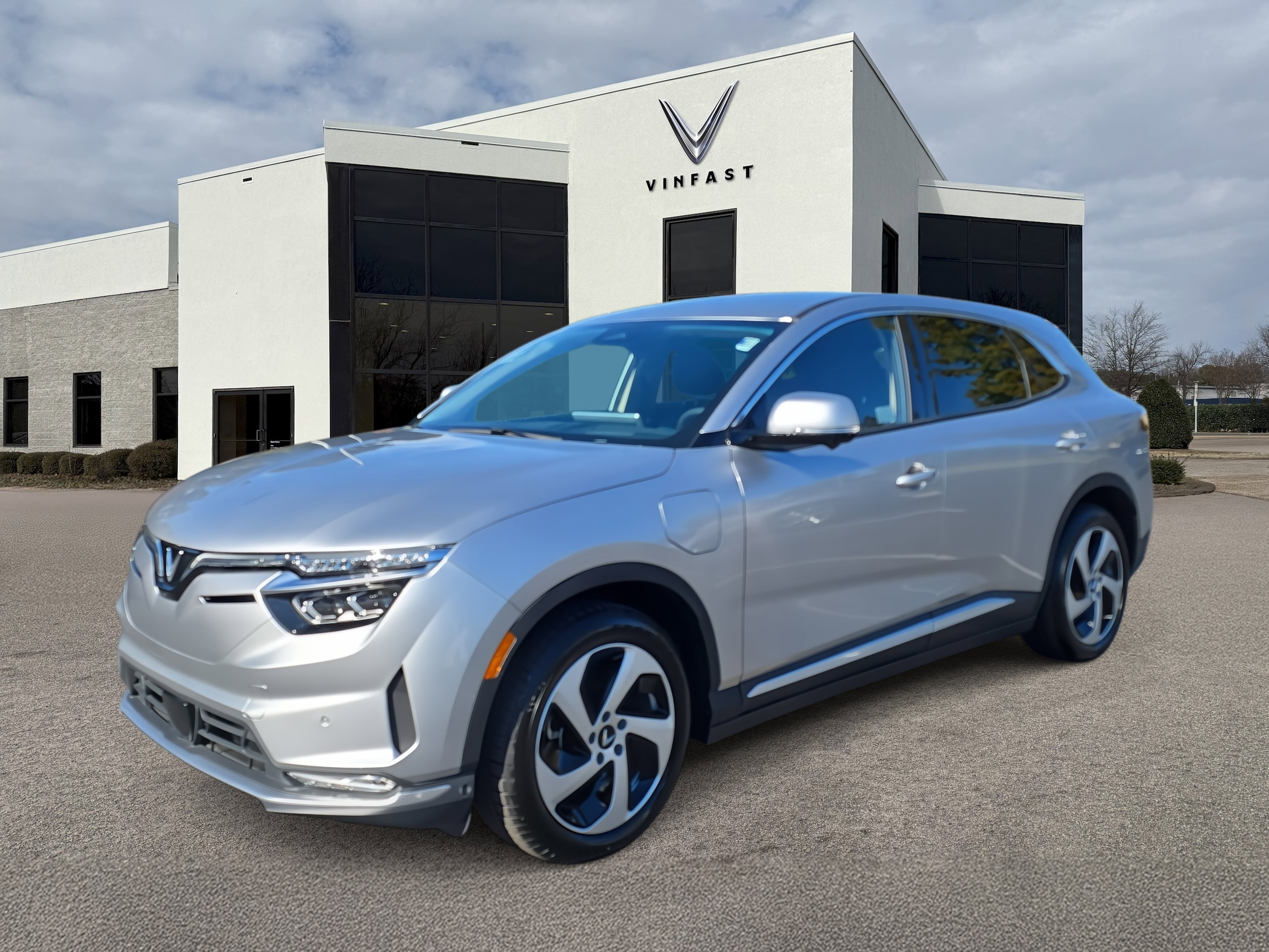 2025 VinFast VF 8 Eco